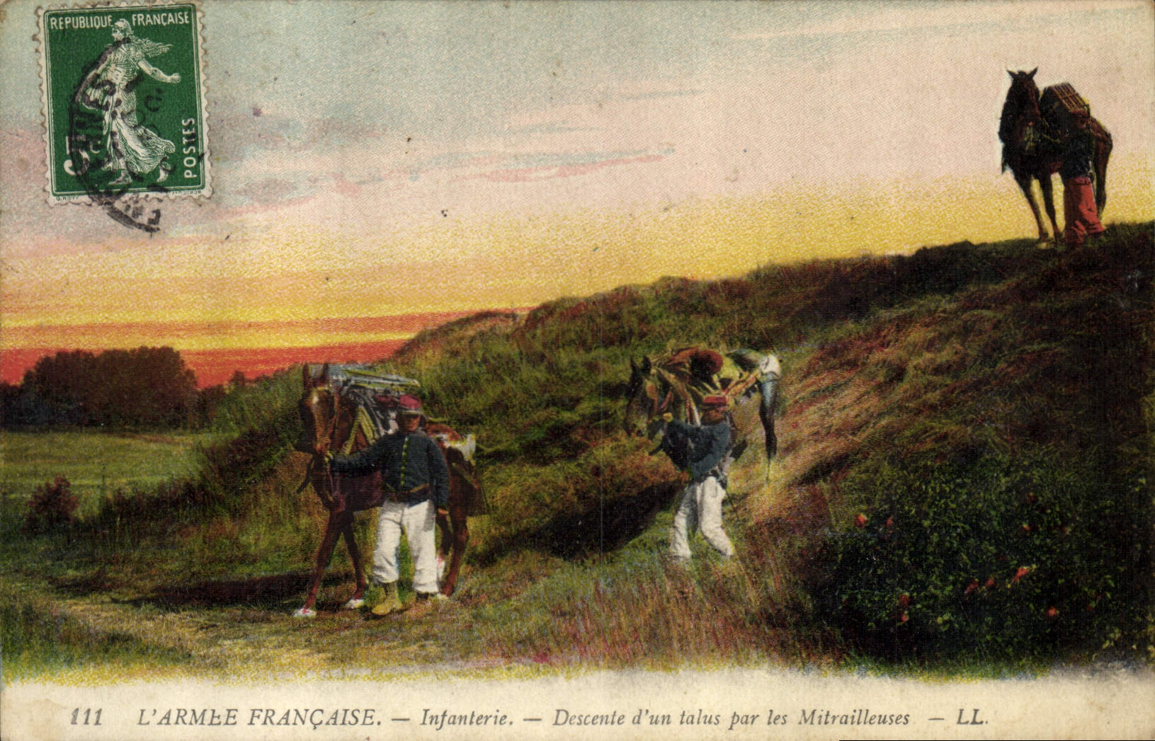 CPA Militaria Infanterie Descente d'un talus par les mitrailleuses