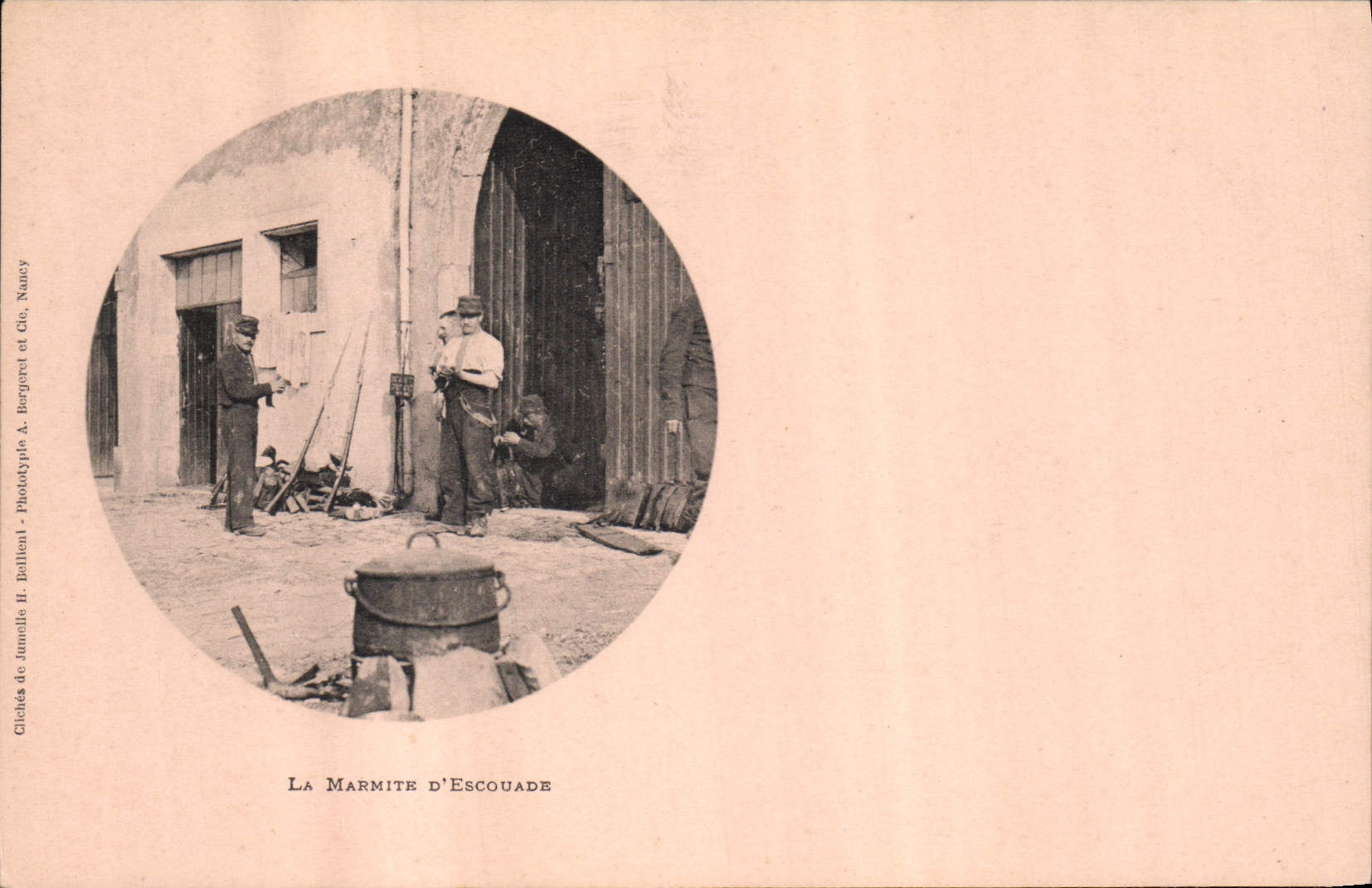 CPA Militaria La marmite d'escouade 