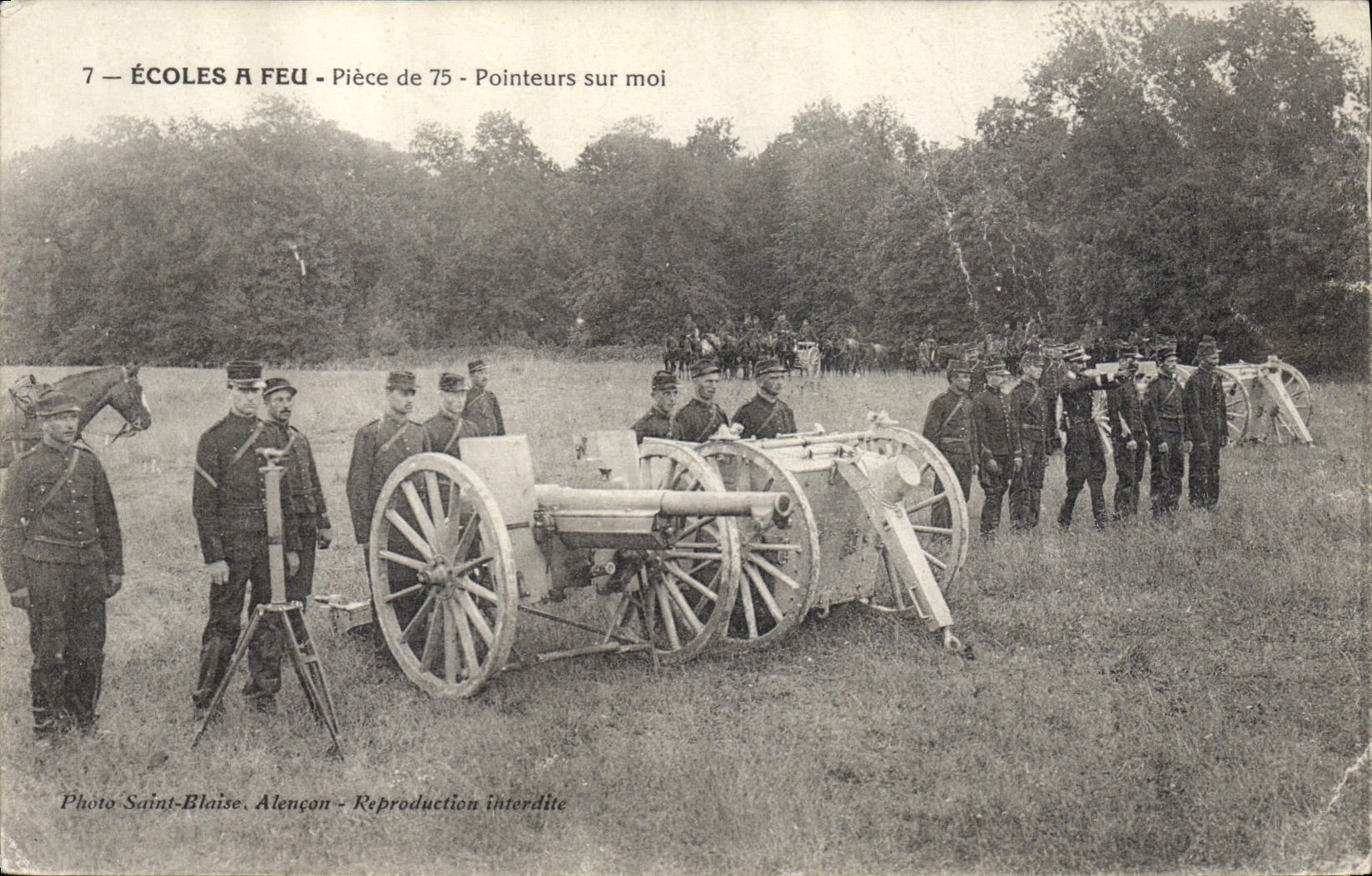CPA Militaria Ecoles a fer Piece de 75 Pointeurs sur moi