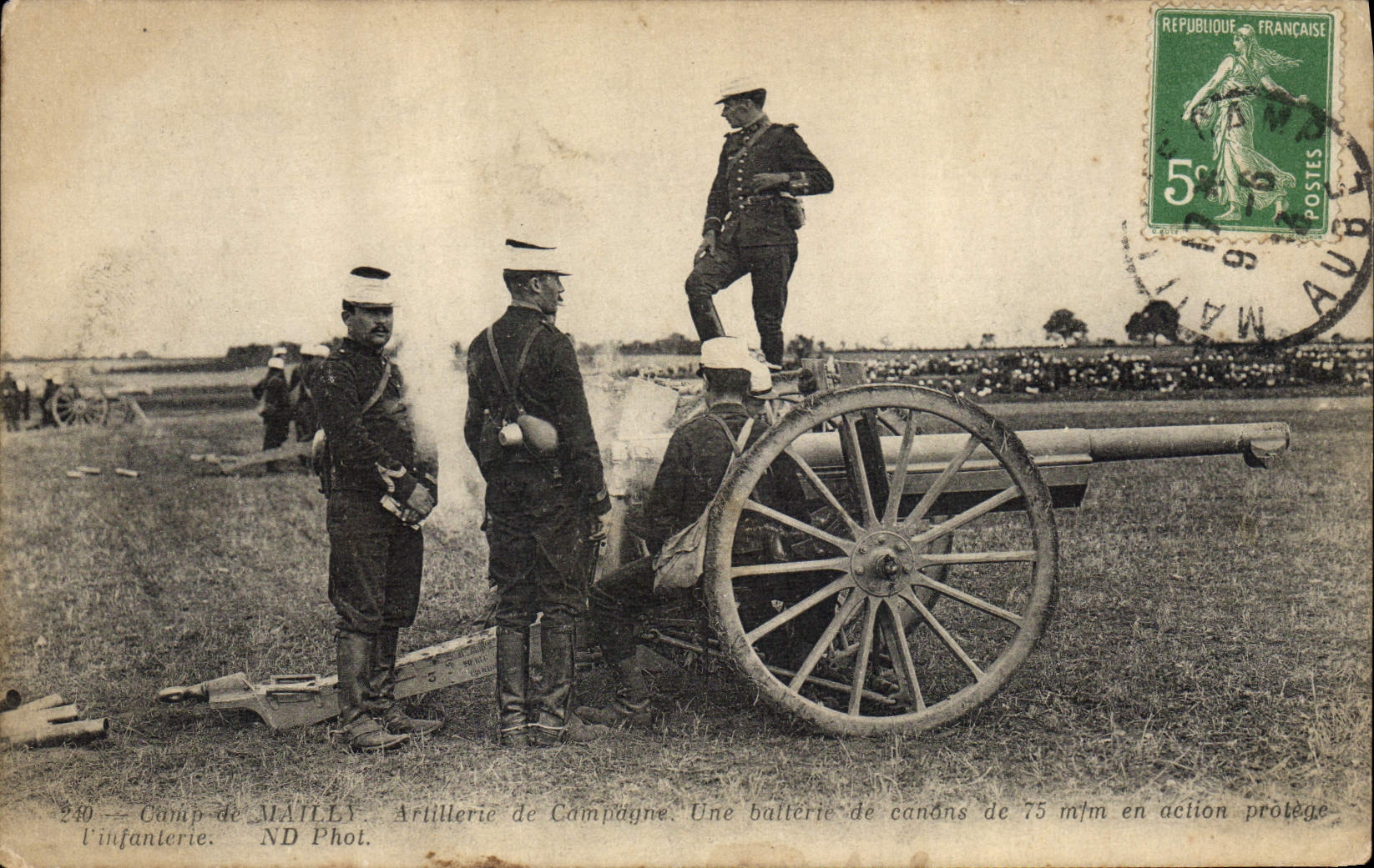 Campo de Militaria de la POSTAL de la VENDIMIA de la artillería de campo de Mailly una batería de artillería de 75m m en la acción