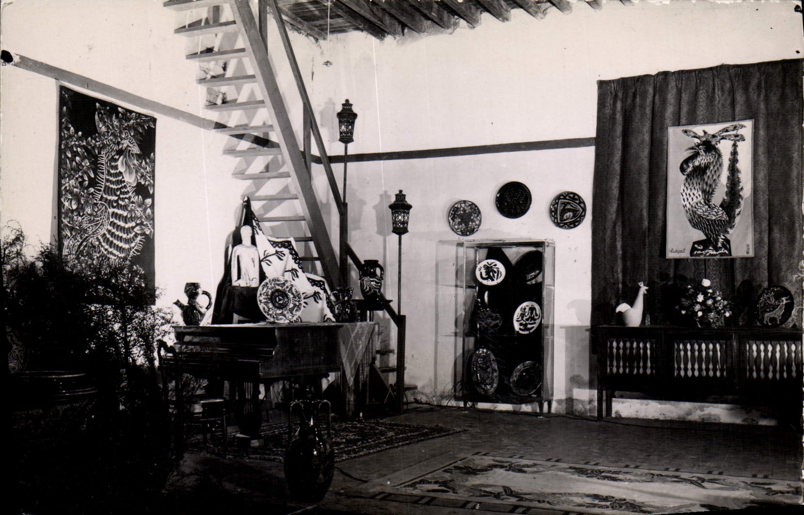 MODERN CARD Potter Pottery Sant Vicens Perpignan Court of living room in the wine storehouse of exposure