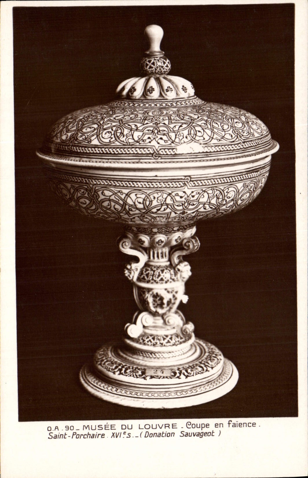 CPA Potier Poterie Paris Musee du Louvre Coupe en faience Saint Porchaire Donation Sauvageot
