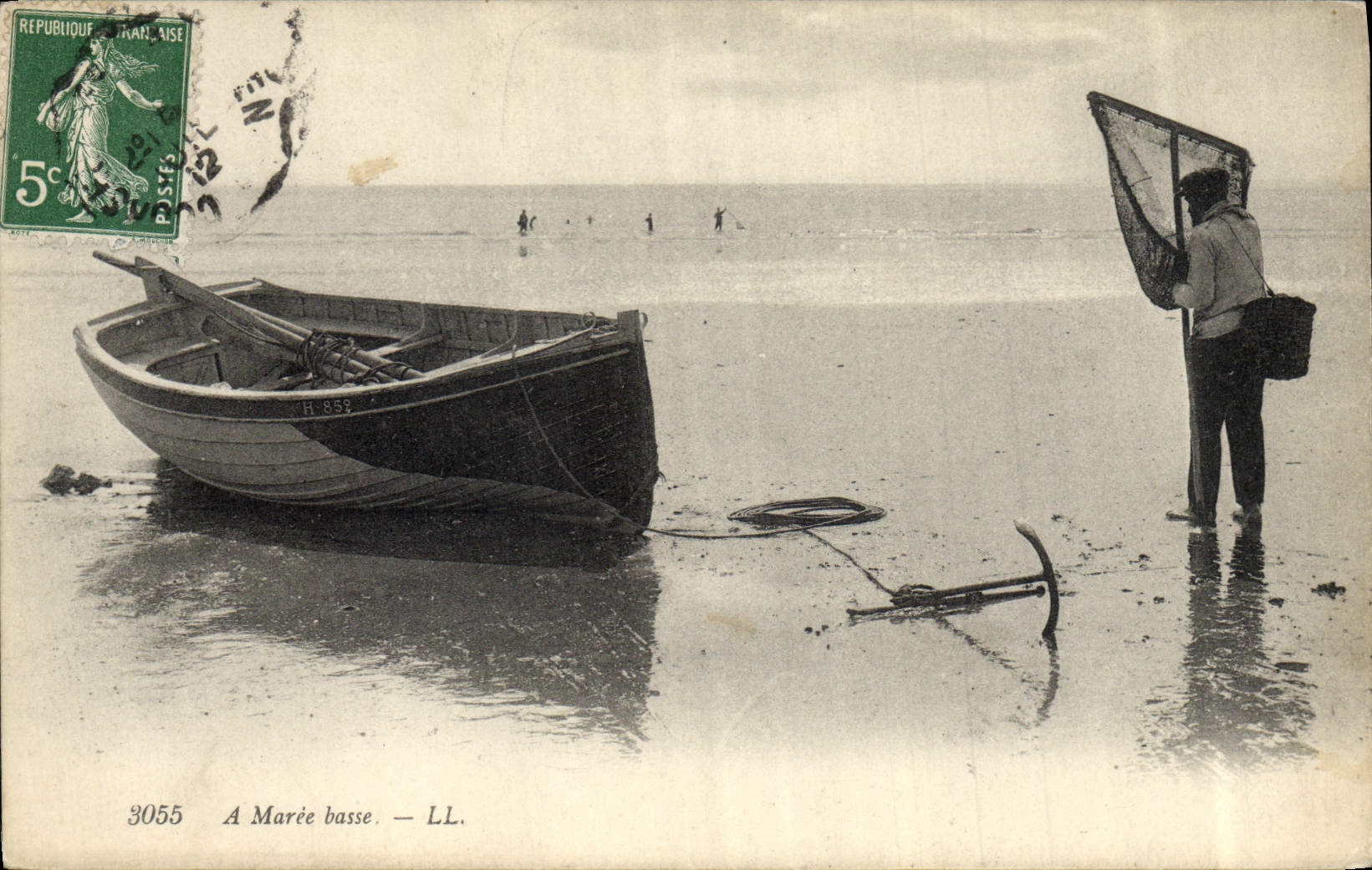 VINTAGE POSTCARD Bateau of sin has low tide Peche Sinning