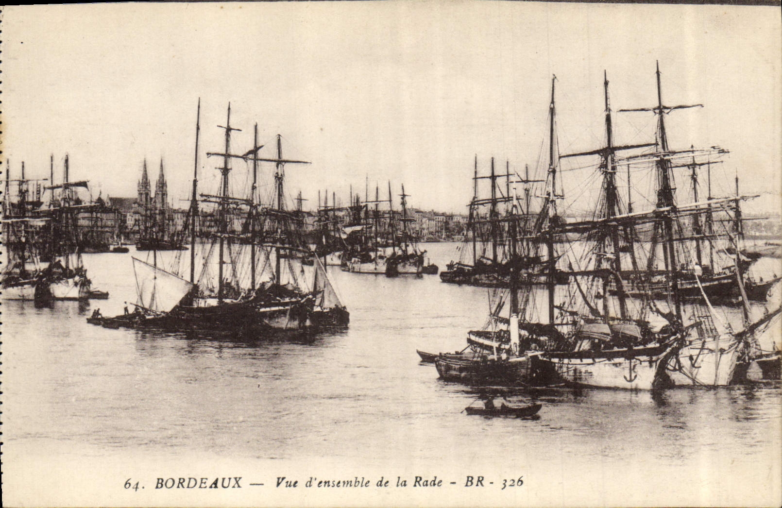 CPA Bateau de peche Bordeaux Vue d'ensemble de la rade
