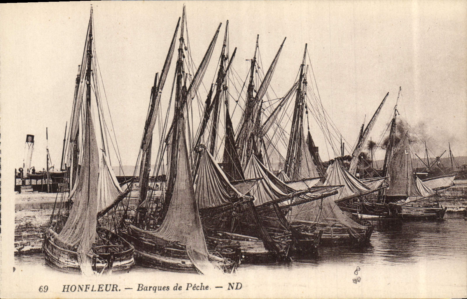 VINTAGE POSTCARD Boat of sin Honfleur Boats of sin