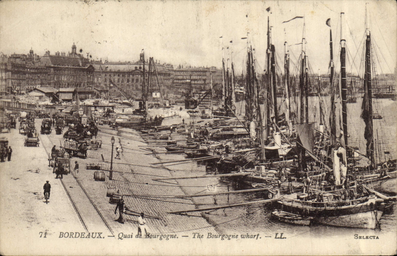 VINTAGE POSTCARD Boat of sin Bordeaux Quay of Burgundy