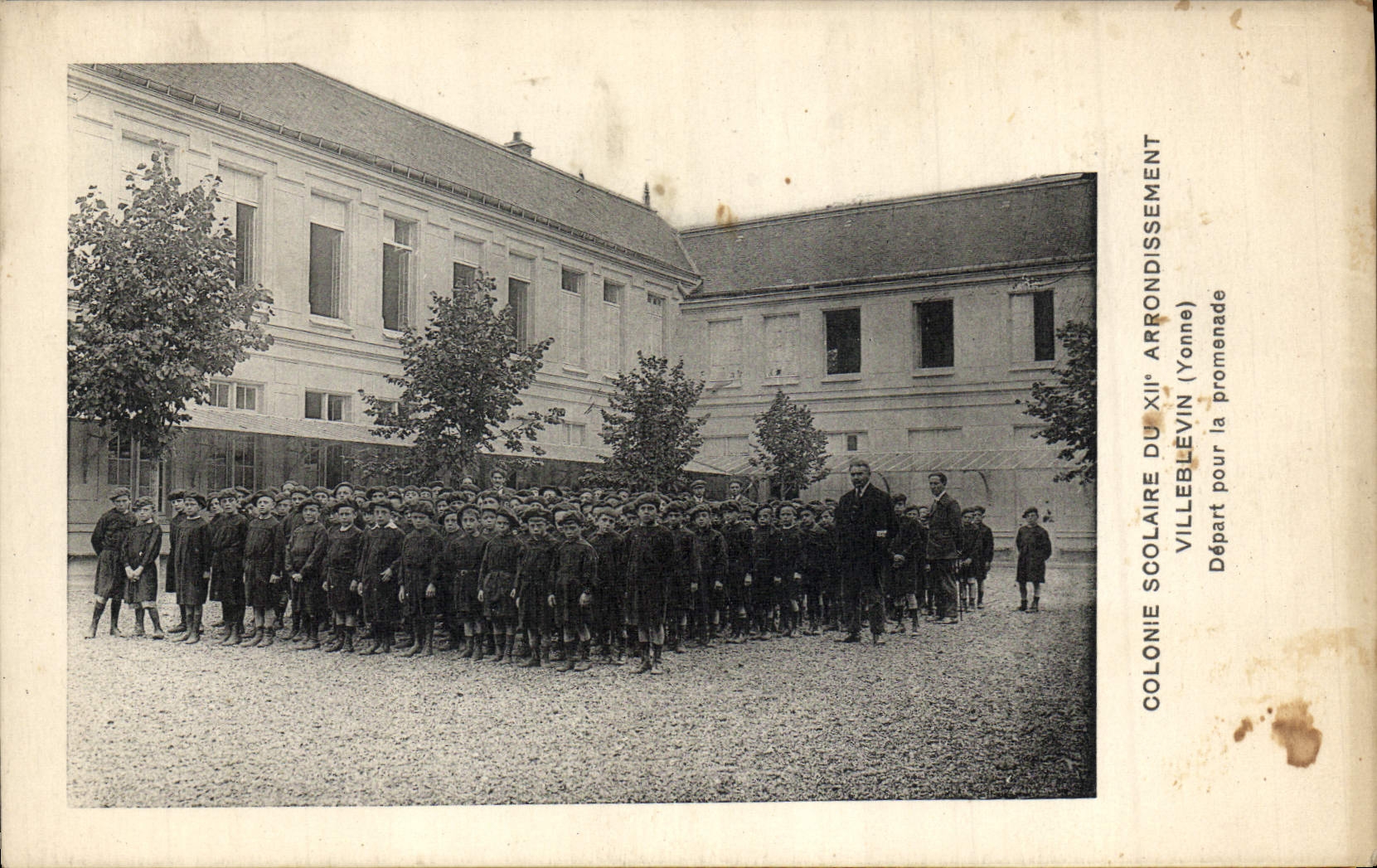 VINTAGE POSTCARD Children school Colony of 12th Villeblevin Yonne Departure for the Paris walk