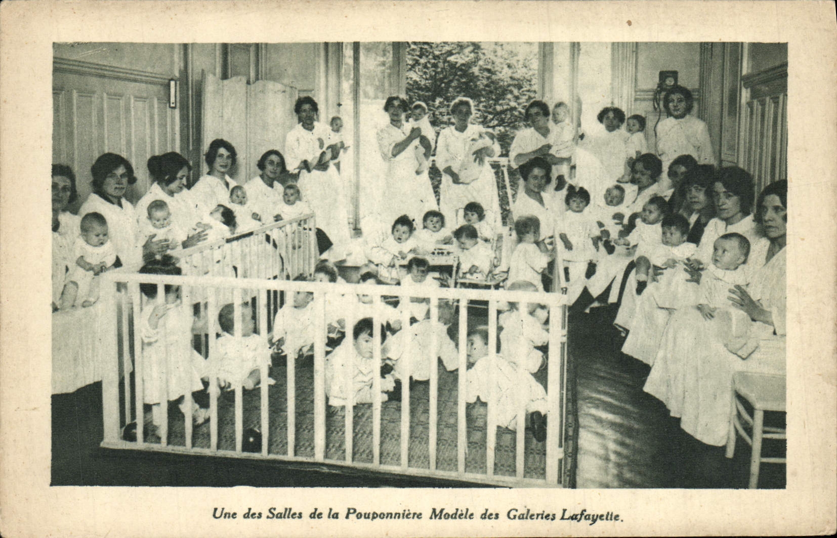 VINTAGE POSTCARD Enfants One of the rooms of Pouponniere Models Galleries Lafayettes Paris