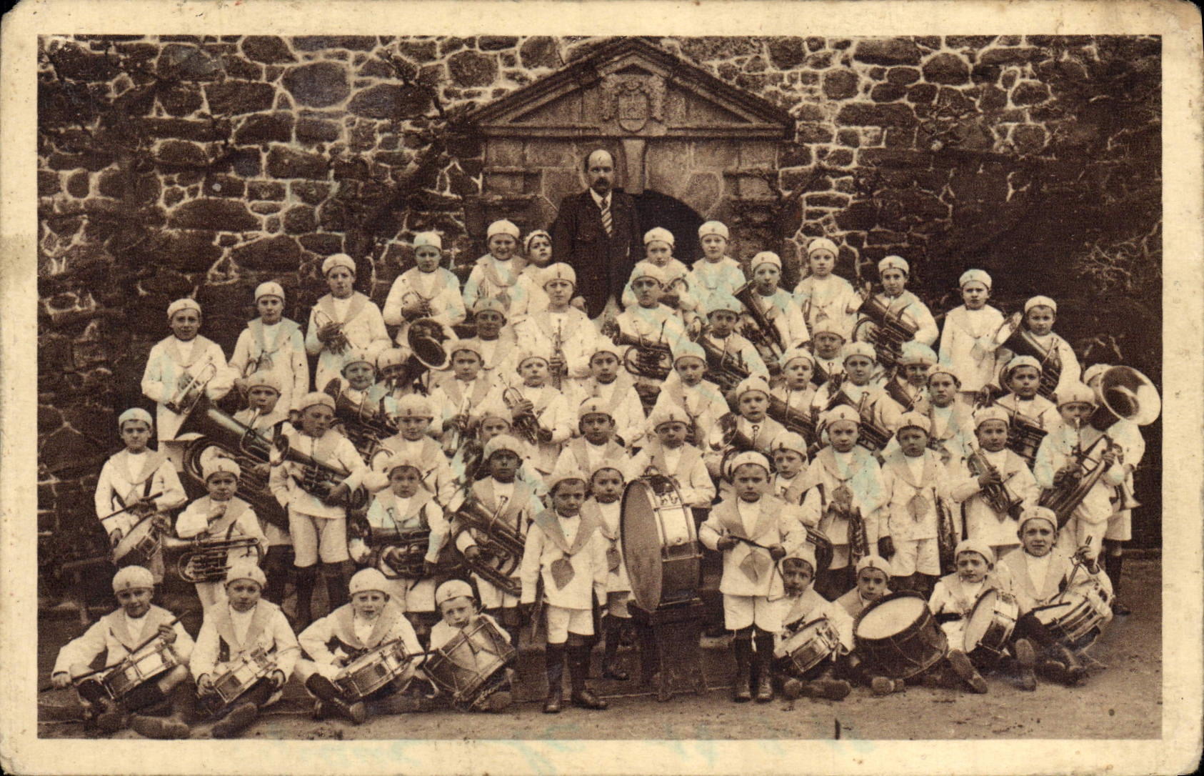 Venda de cobre amarillo de St Fraimbault de Prieres de los niños de la POSTAL de la VENDIMIA de los huérfanos de St Jorte de la isla