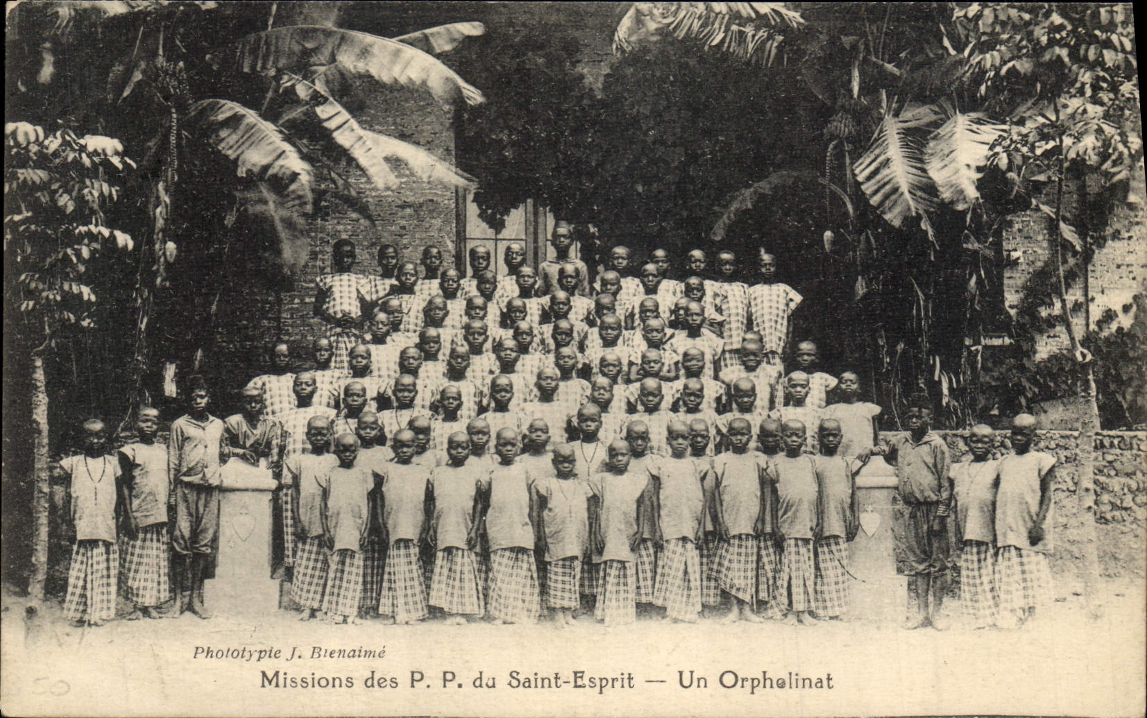 CPA Enfants Missions des PP du Saint Esprit Un orphelinat 