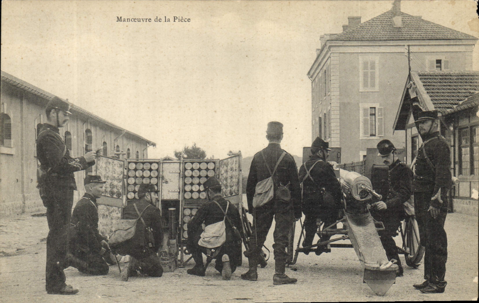 CPA Militaria Manoeuvre de la piece 