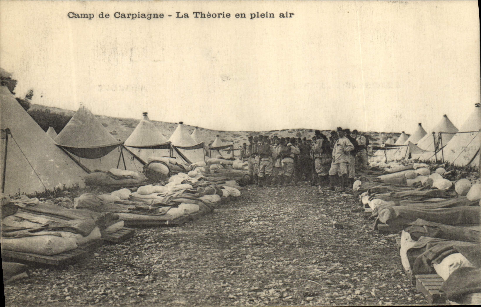 CPA Militaria Camp de Carpiagne La theorie en plein air