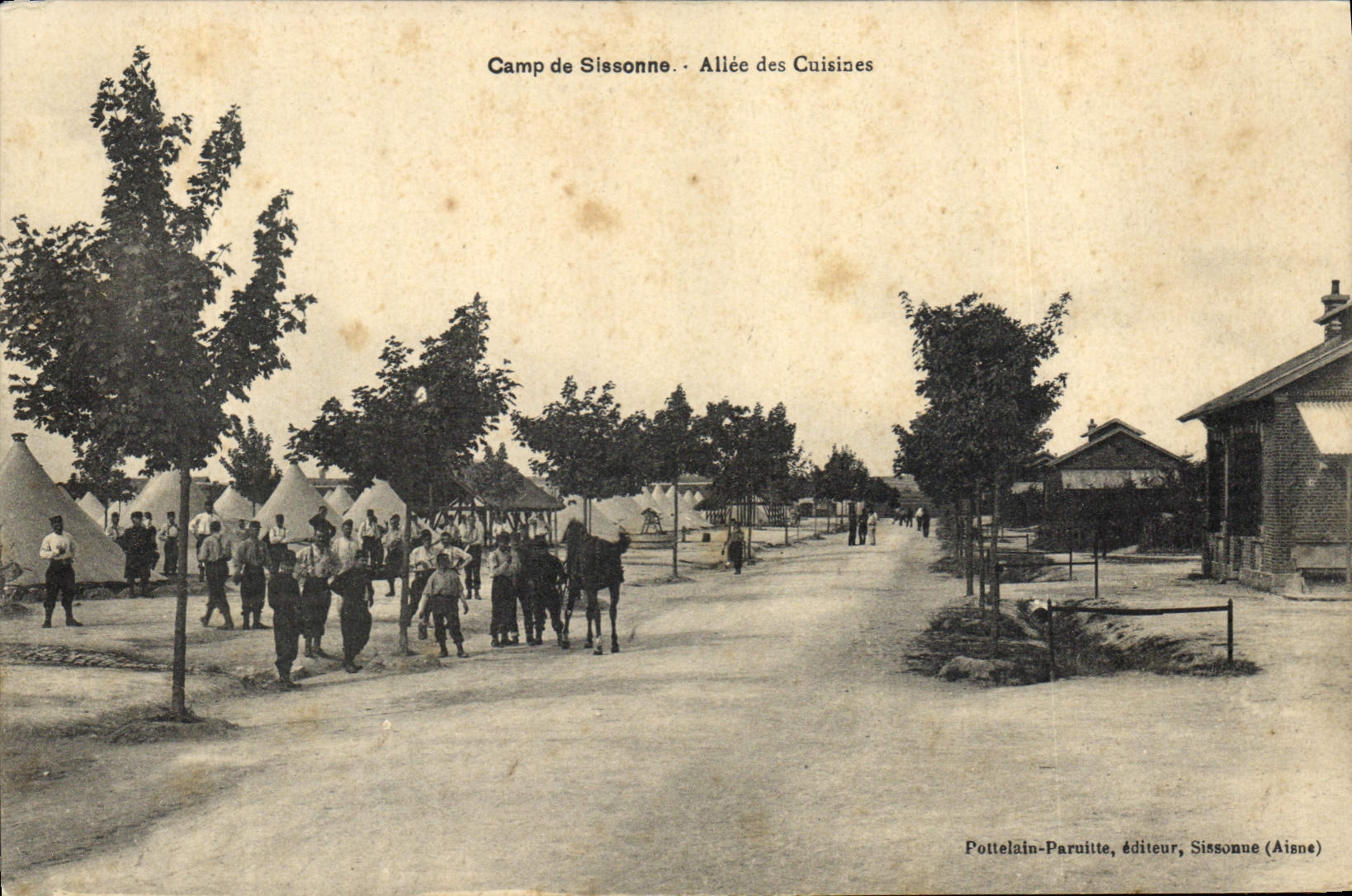 CPA Militaria Camp de Sissonne Allee des cuisines 