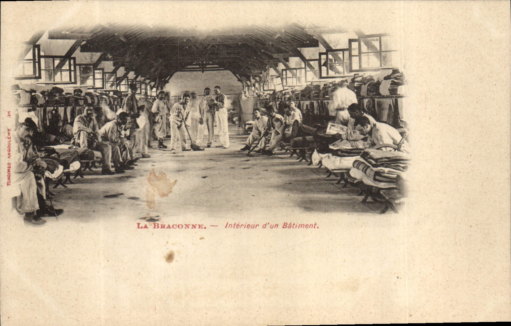 CPA Militaria La Braconne Interieur d'un batiment 