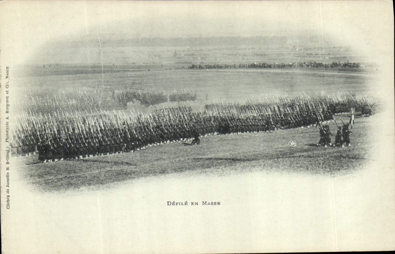 CPA Militaria Defile en masse