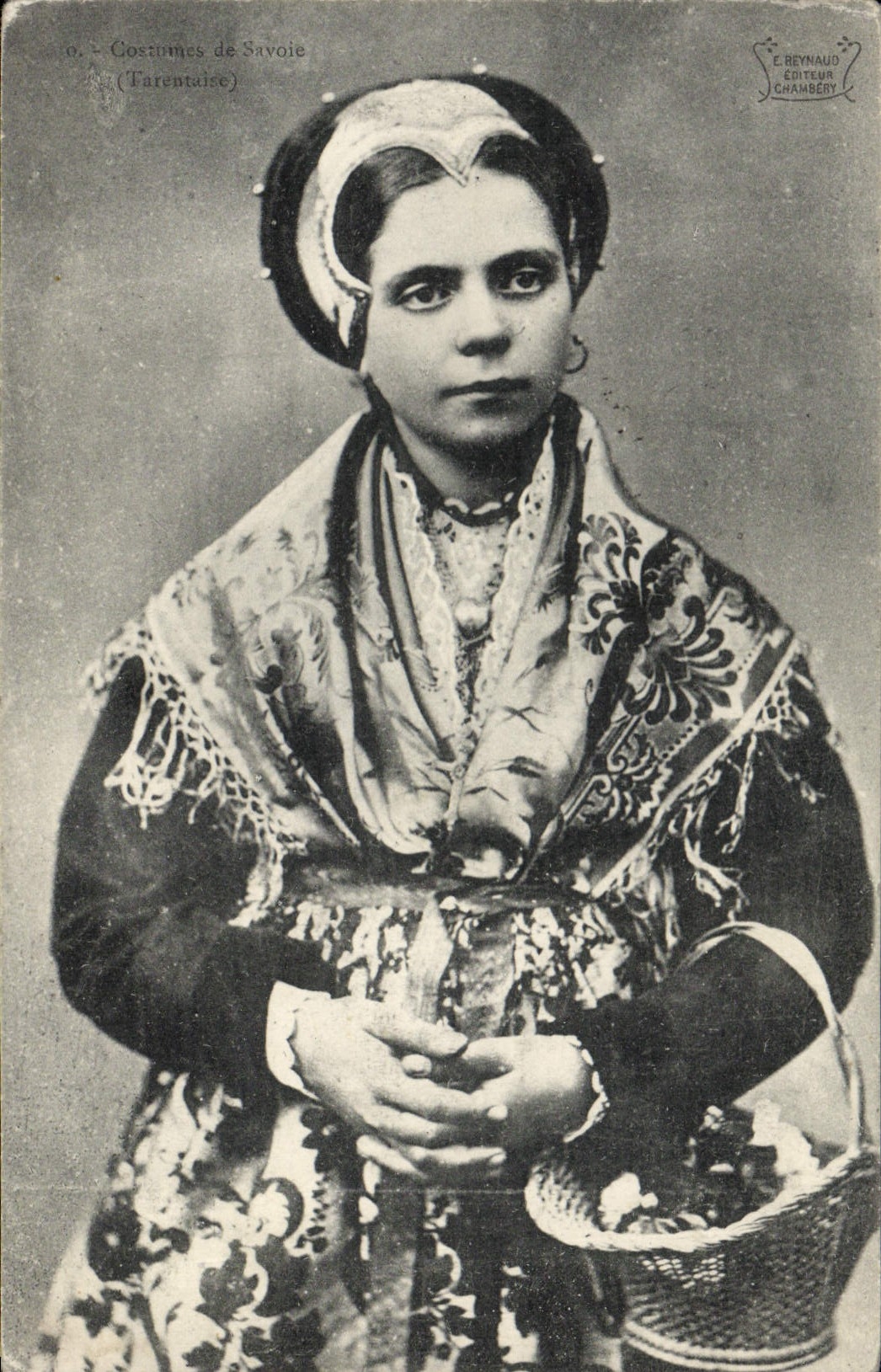 CPA Folklore Costumes de Savoie Tarentaise 