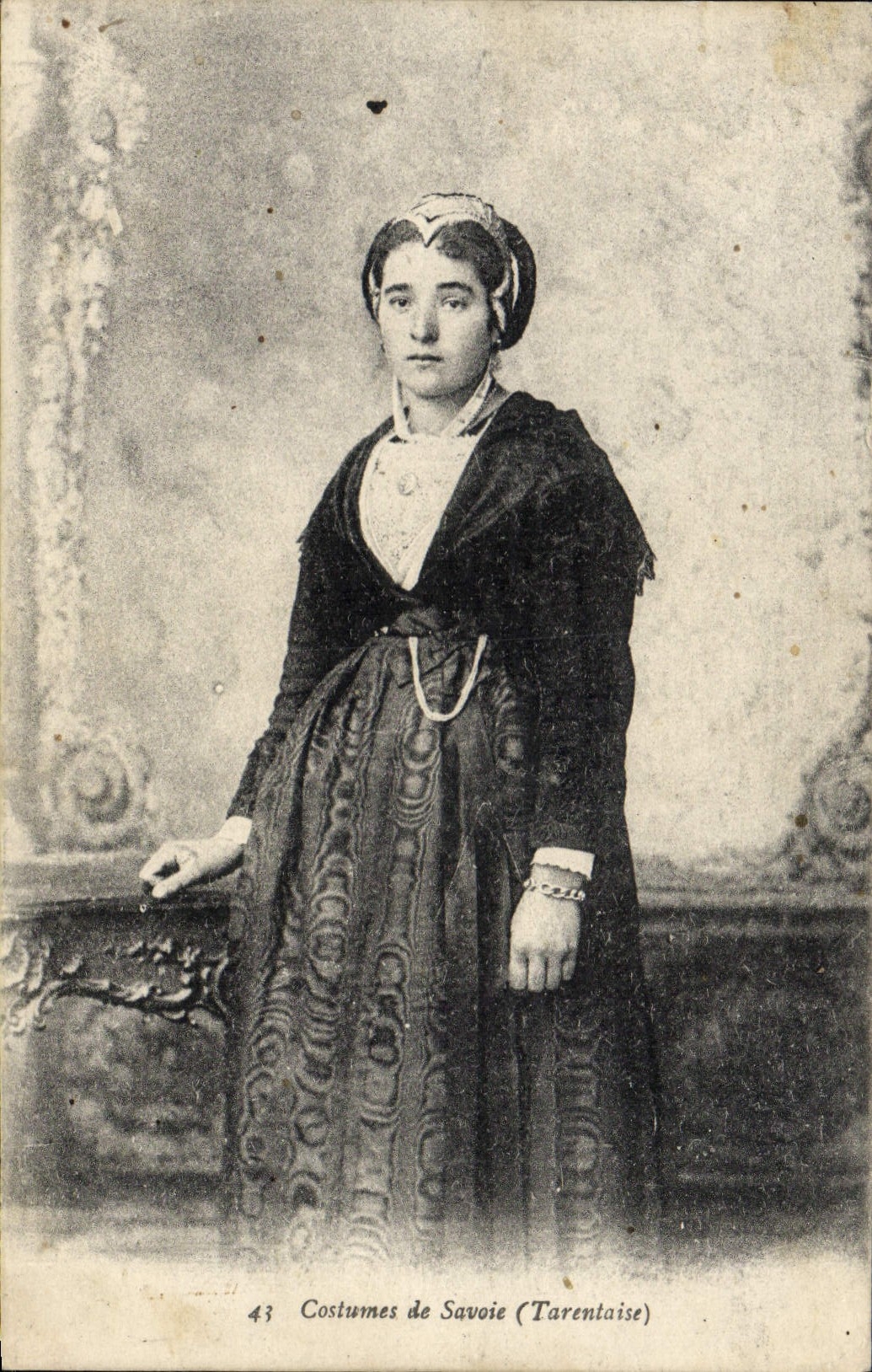 CPA Folklore Costumes de Savoie Tarentaise 