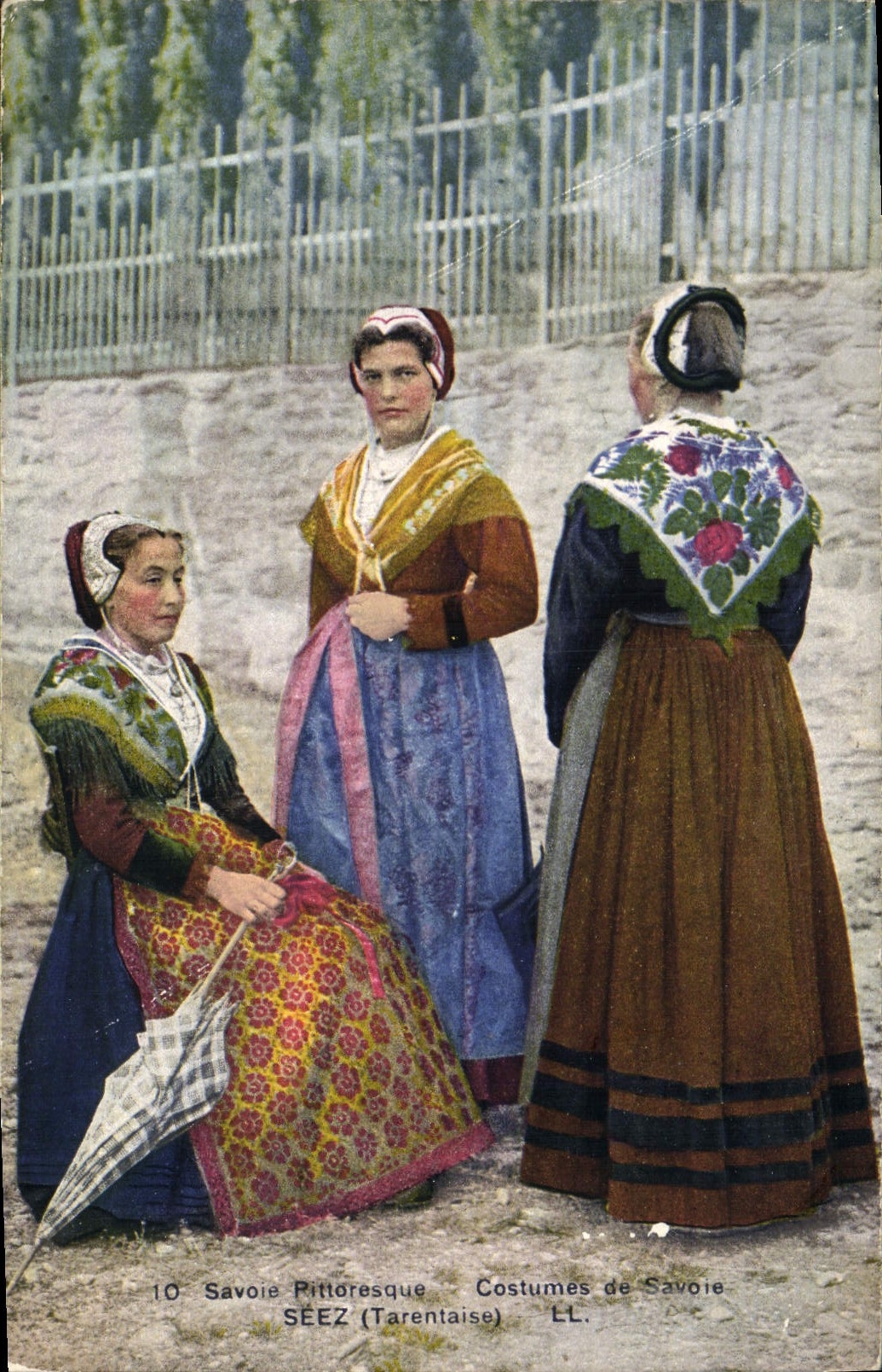 CPA Folklore Savoie Costumes Seez Tarentaise 