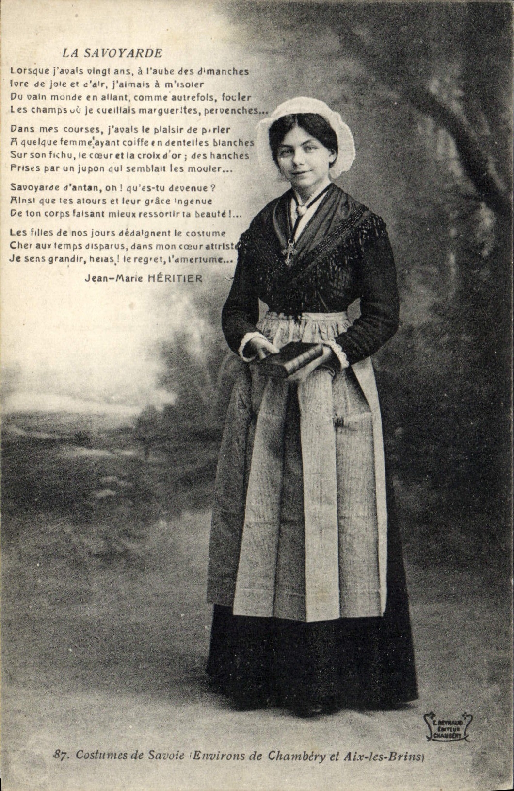 CPA Folklore La Savoyarde Costumes de Savoie Environs de Chambery et Aix les Bains 