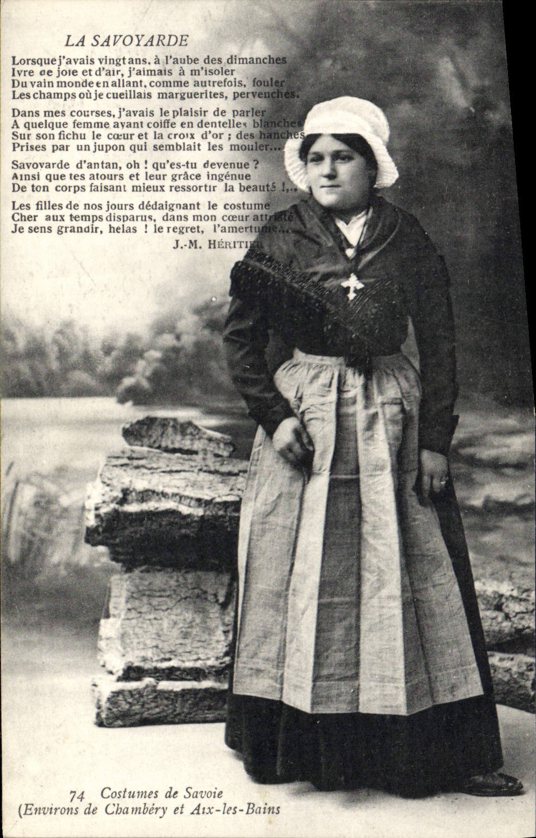 CPA Folklore La Savoyarde Costumes de Savoie Environs de Chambery et Aix les Bains 