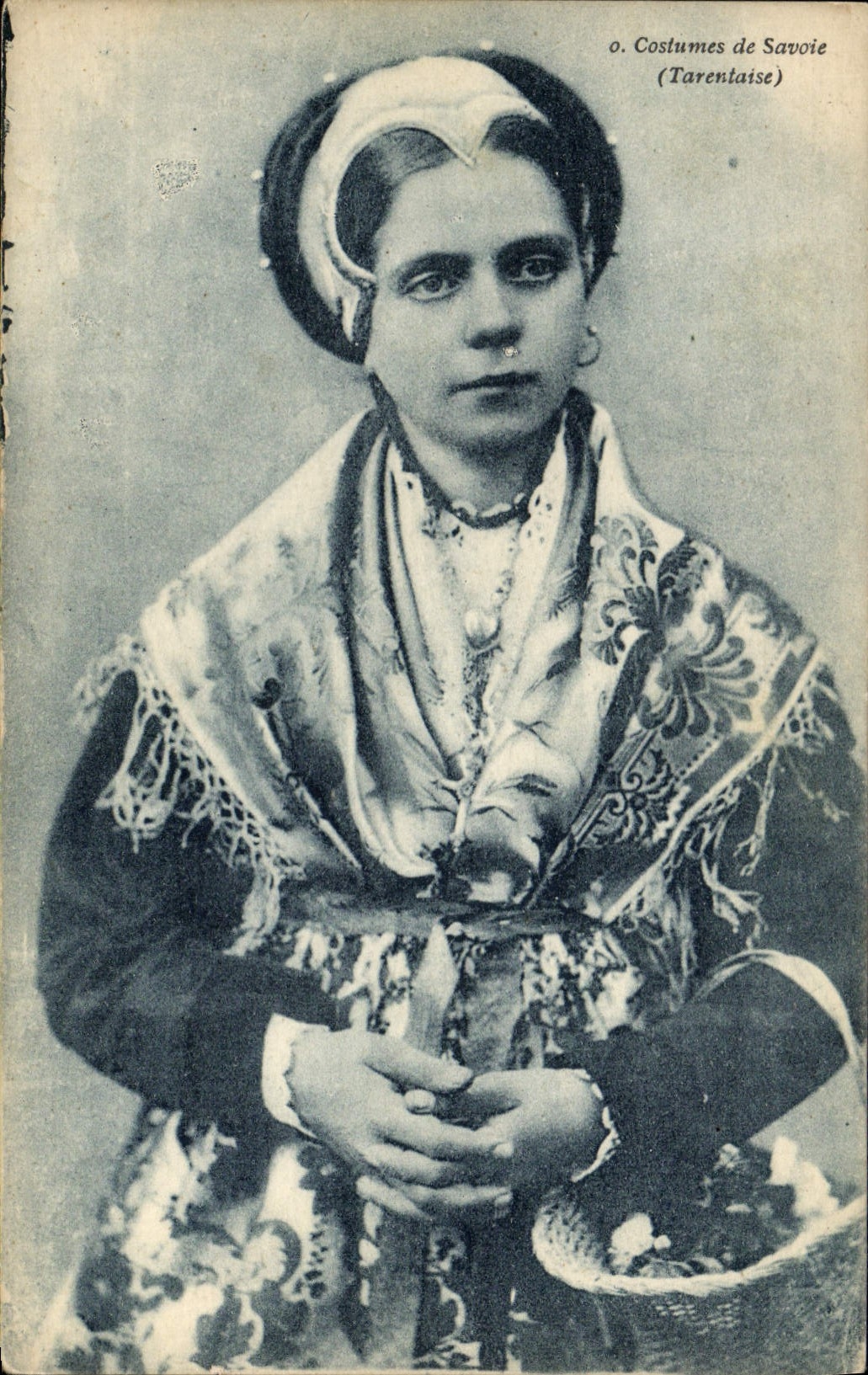 CPA Folklore Costumes de Savoie Tarentaise 
