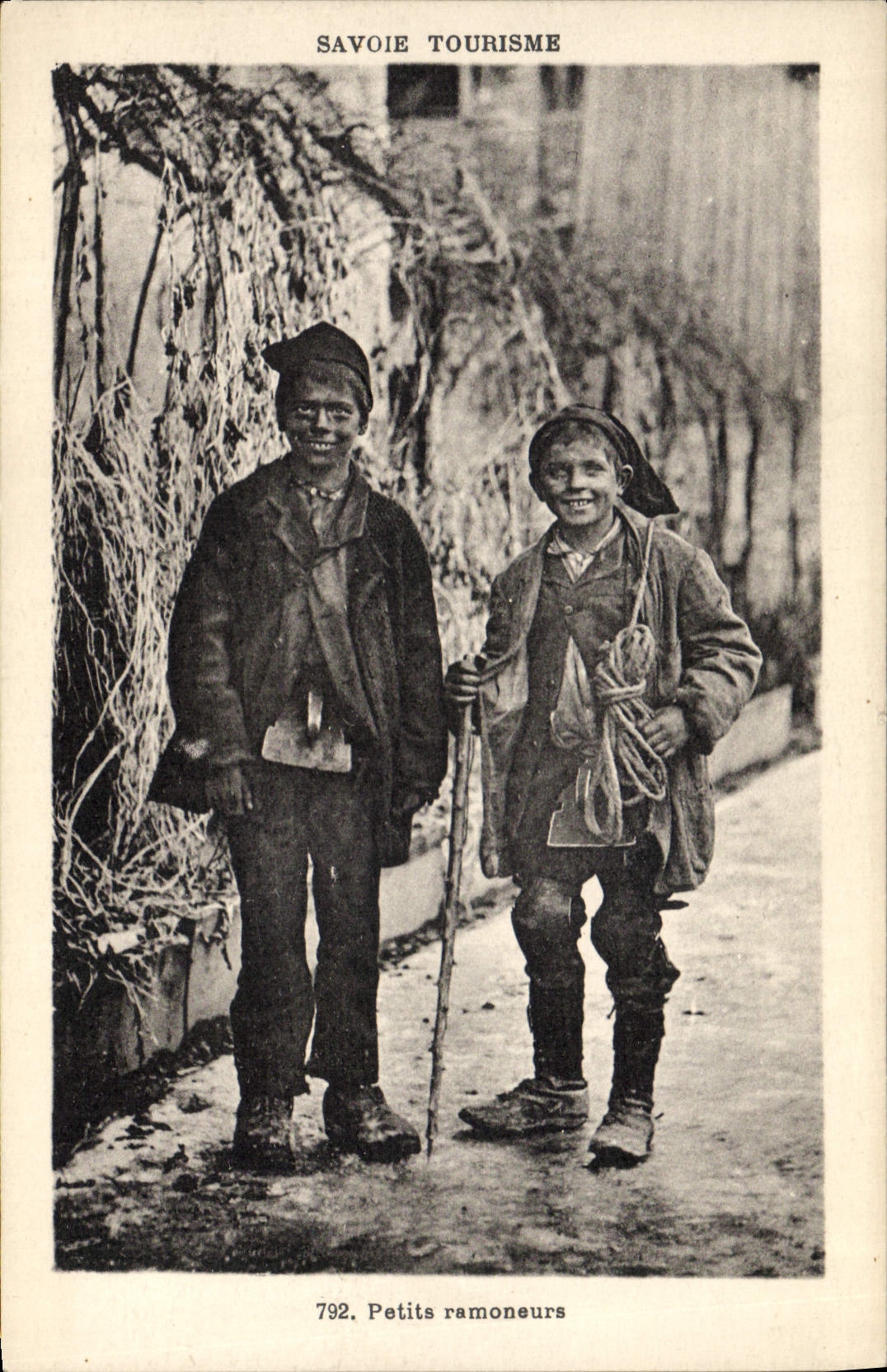 CPA Folklore Savoie Petits ramoneurs 