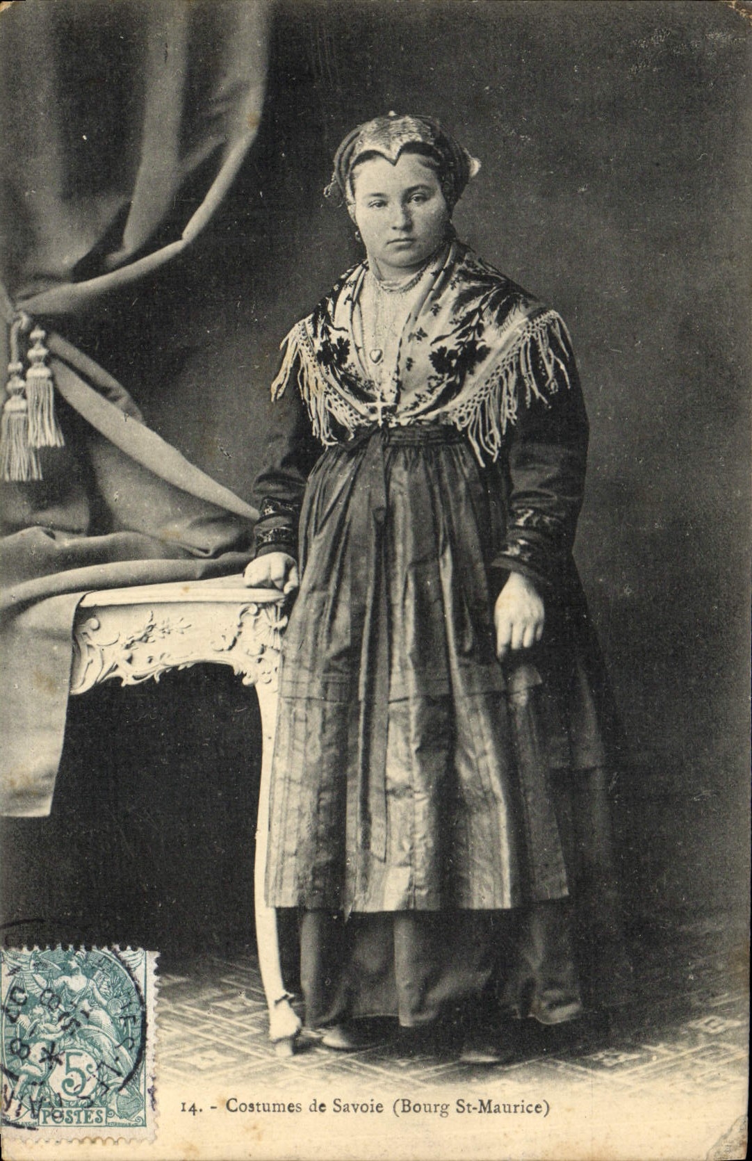 CPA Folklore Costumes de Savoie Bourg St Maurice 