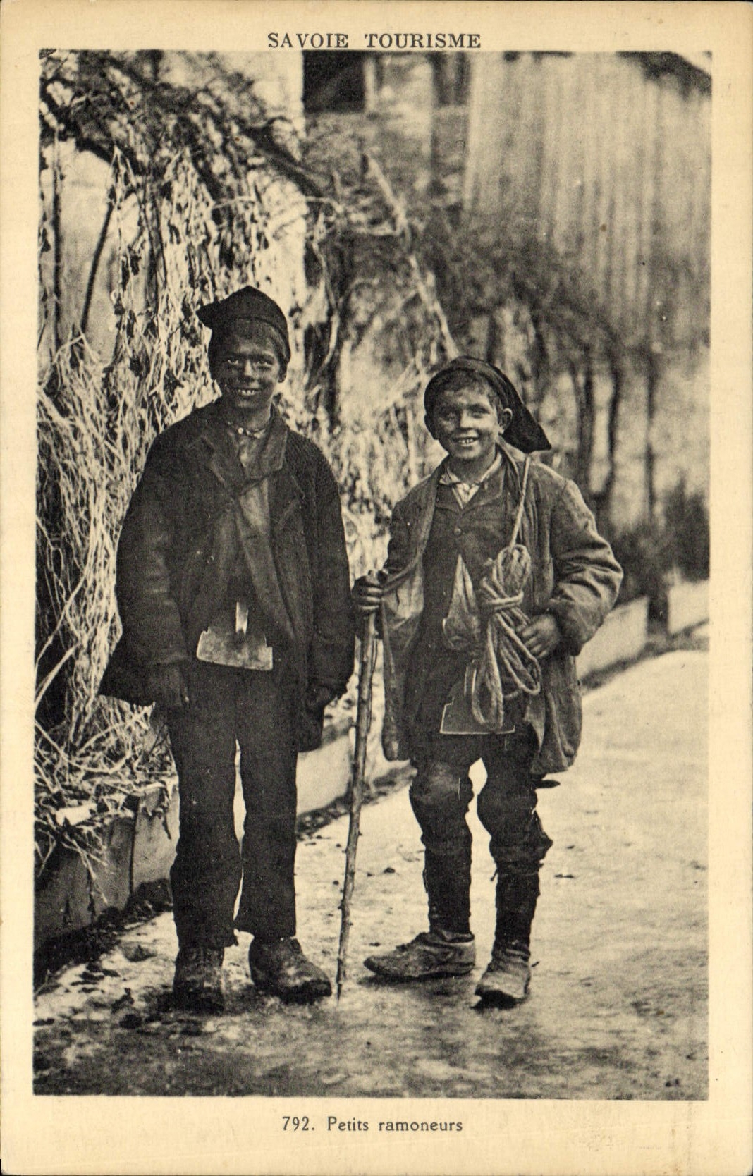 CPA Folklore Savoie Petits ramoneurs 