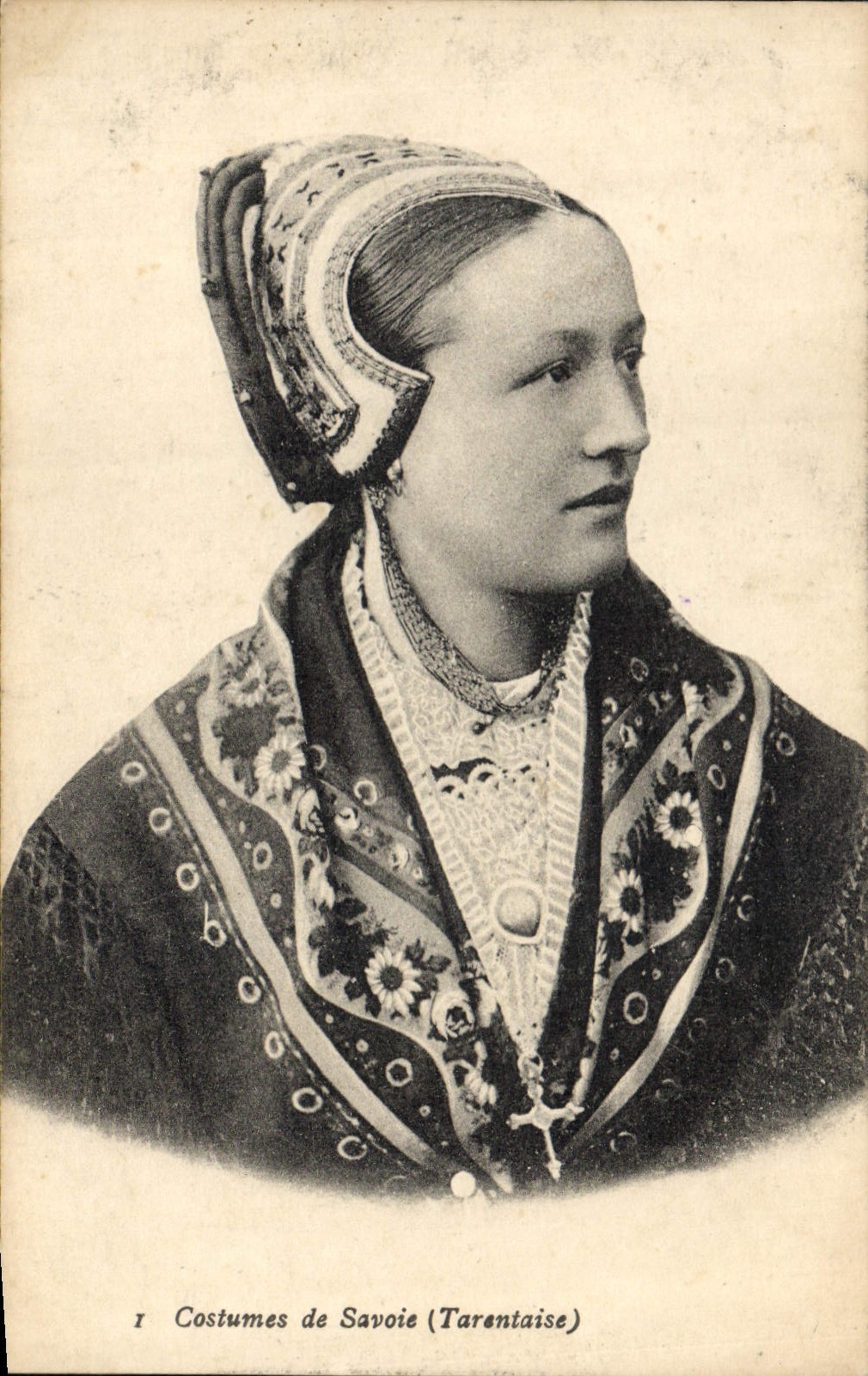 CPA Folklore Costumes de Savoie Tarentaise