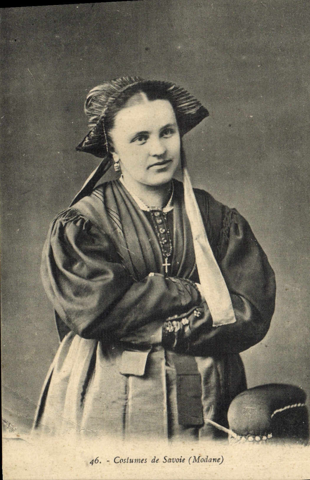 CPA Folklore Costumes de Savoie Modane