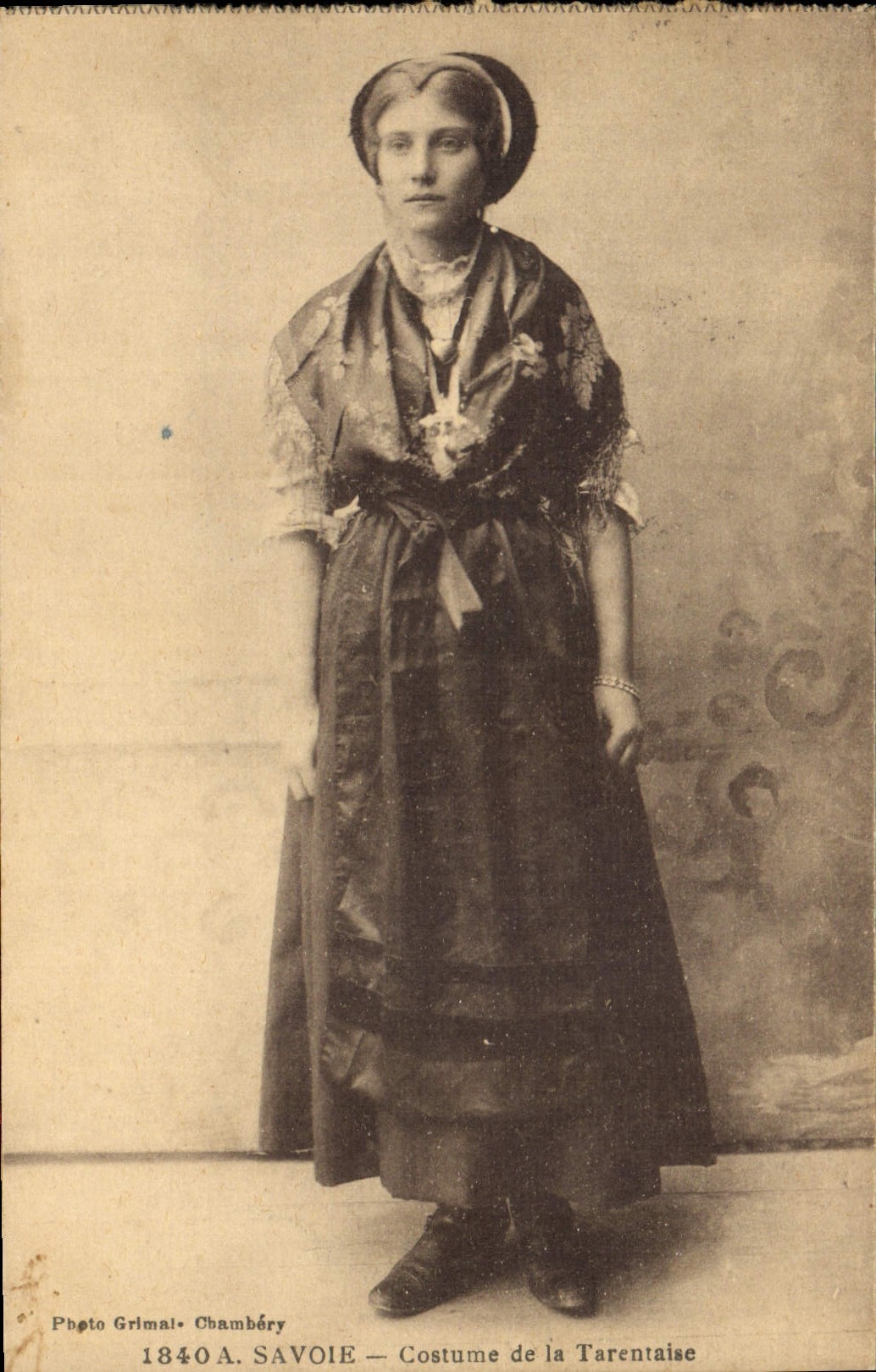 CPA Folklore Costumes de Savoie Tarentaise 