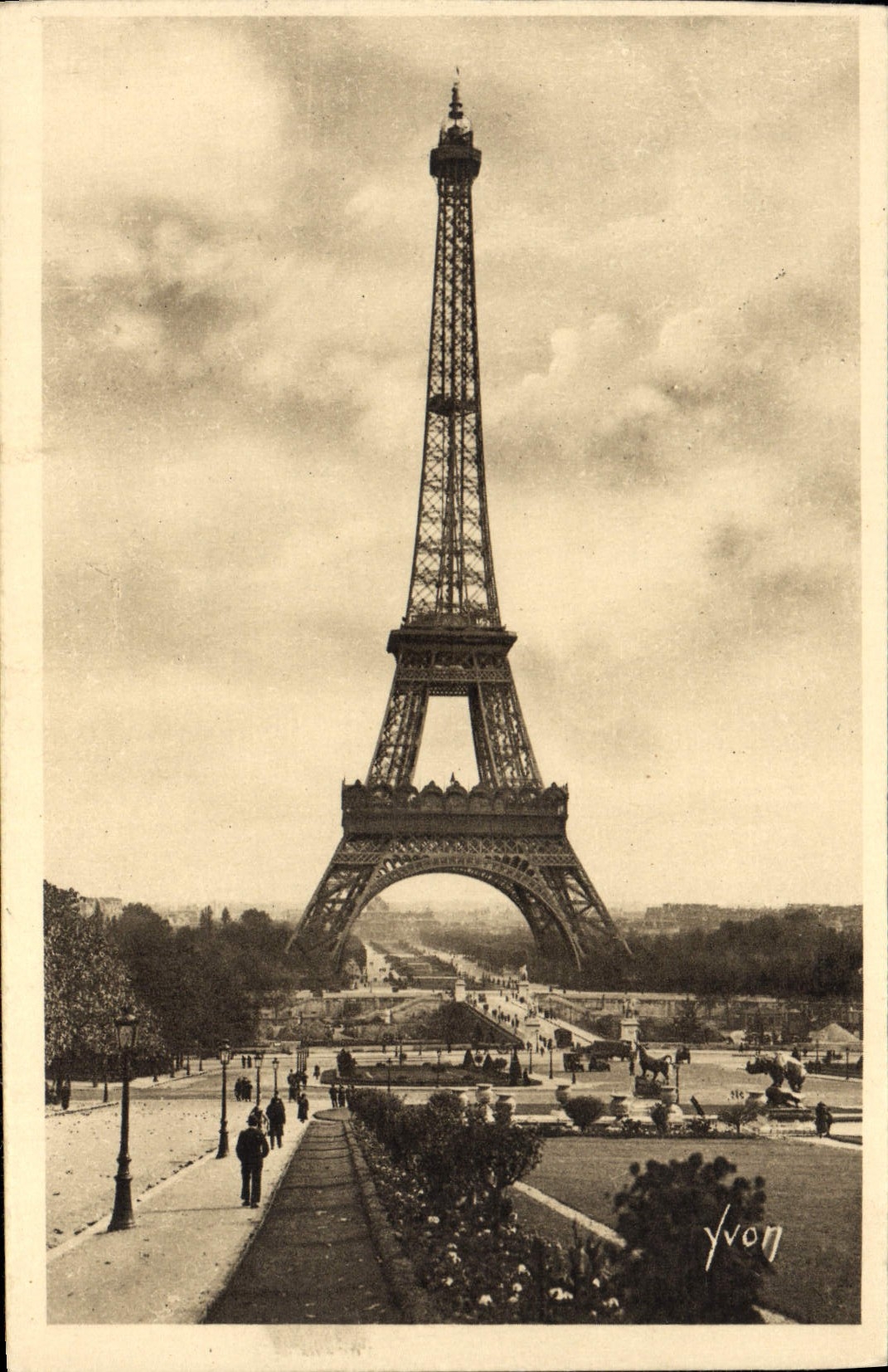 CPA Paris La Tour Eiffel 