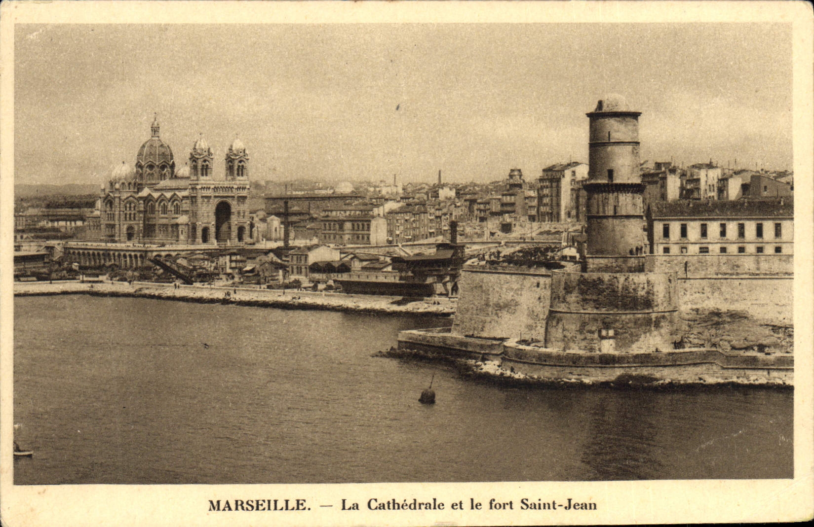 CPA Marseille La Cathedrale et le Fort Saint Jean