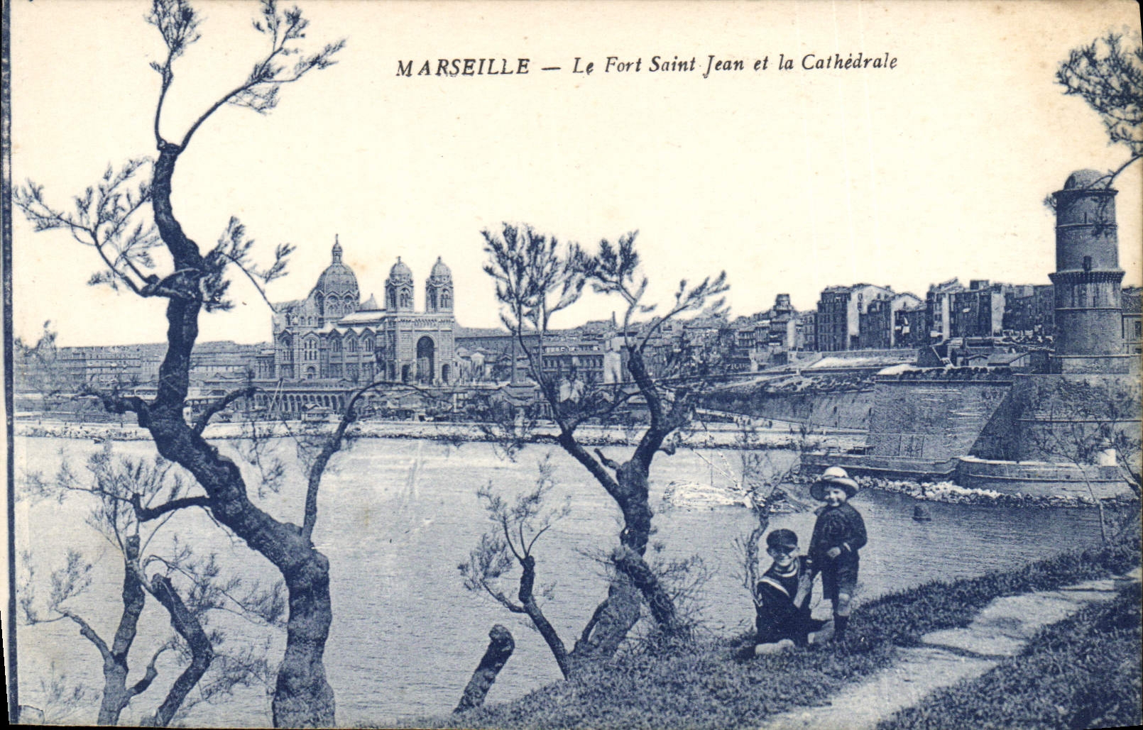 CPA Marseille Le Fort Saint Jean La Cathedrale Enfants