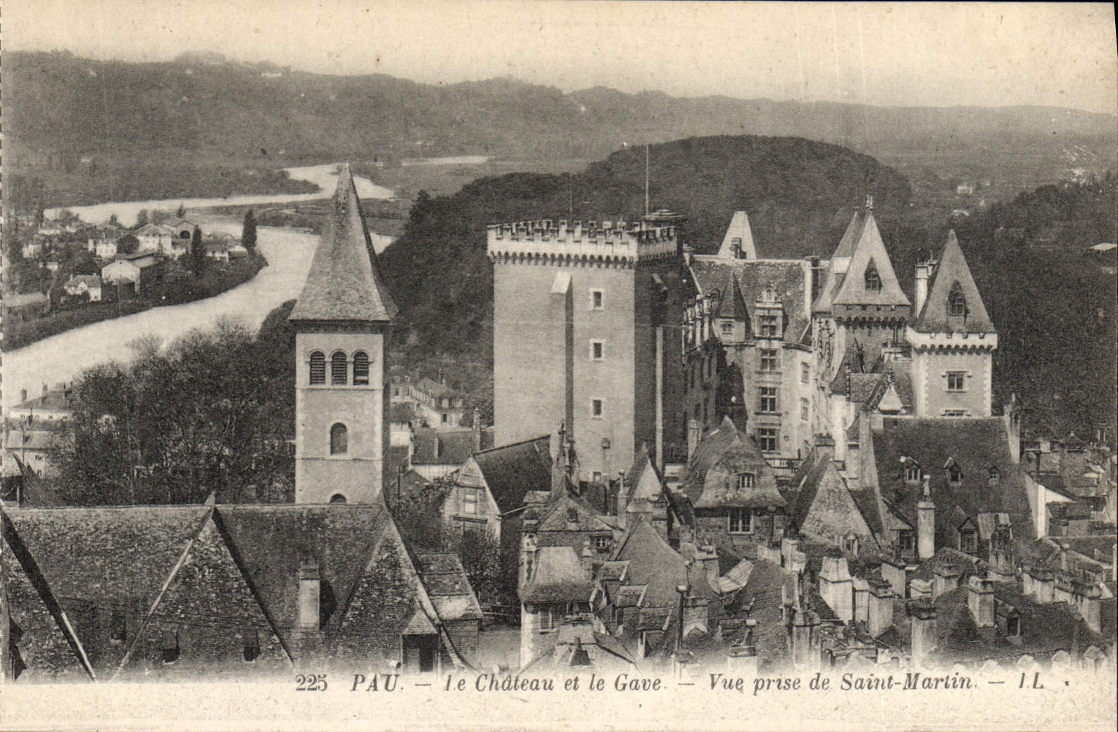 CPA Pau Le Chateau et le Gave Vue Prise de Saint Martin