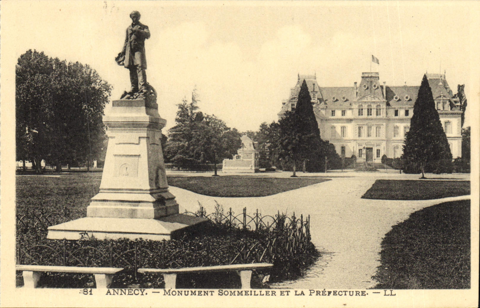 CPA Annecy Monument Sommeiller et la prefecture