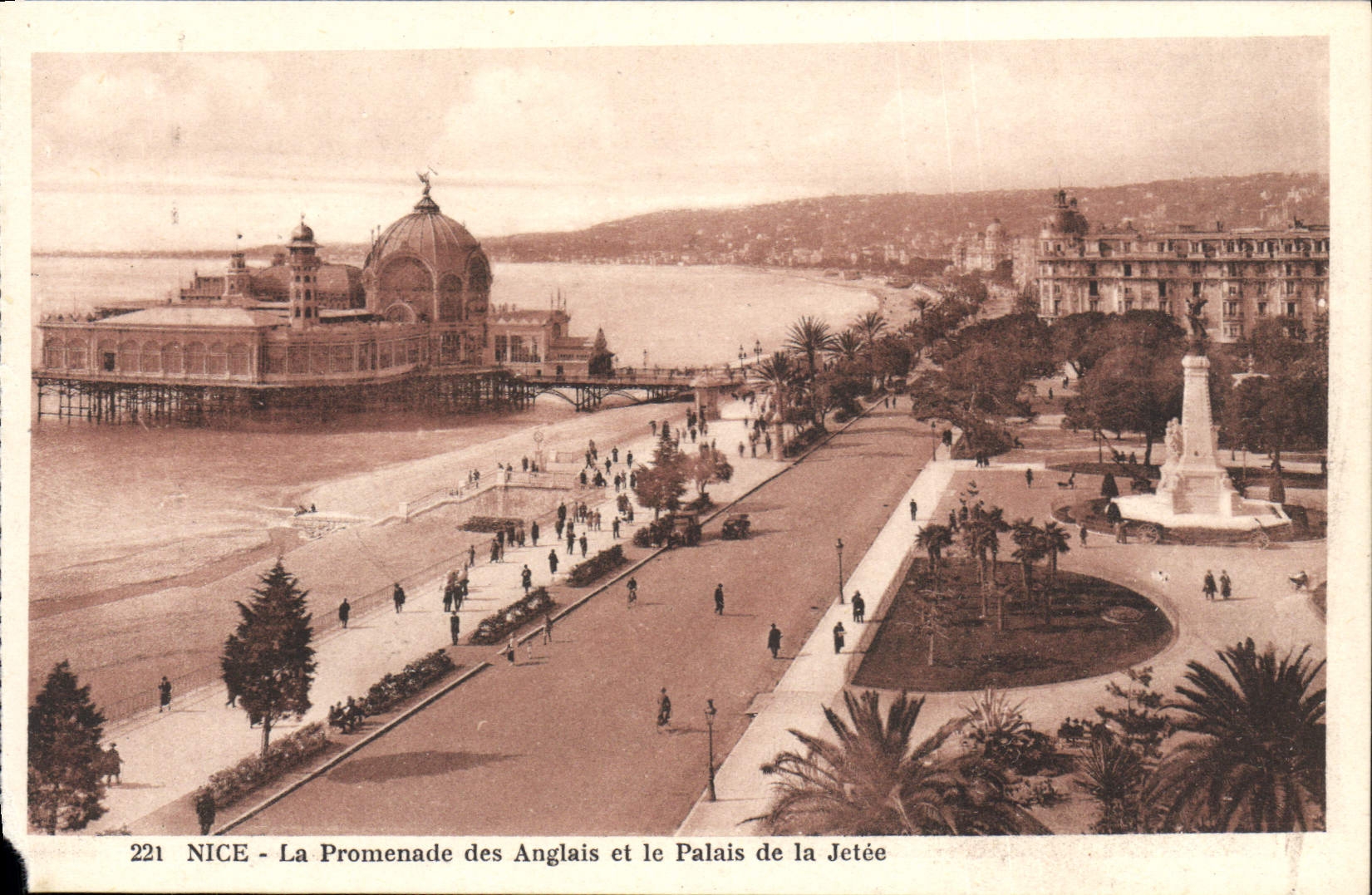 CPA Nice La Promenade des Anglais et le Palais de la jetee