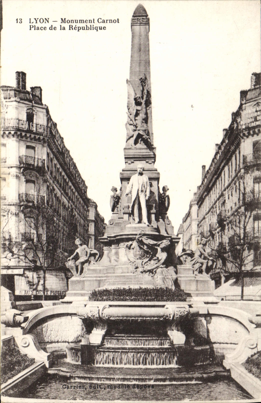 VINTAGE POSTCARD Lyon Carnot Monument