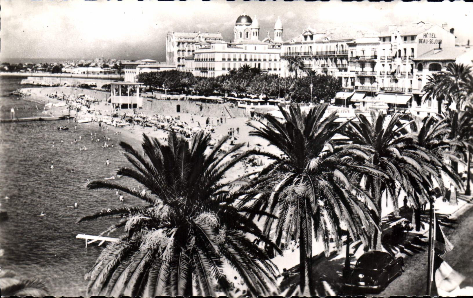 CPM Saint Raphael La Plage Vue de L'Hotel des Algues