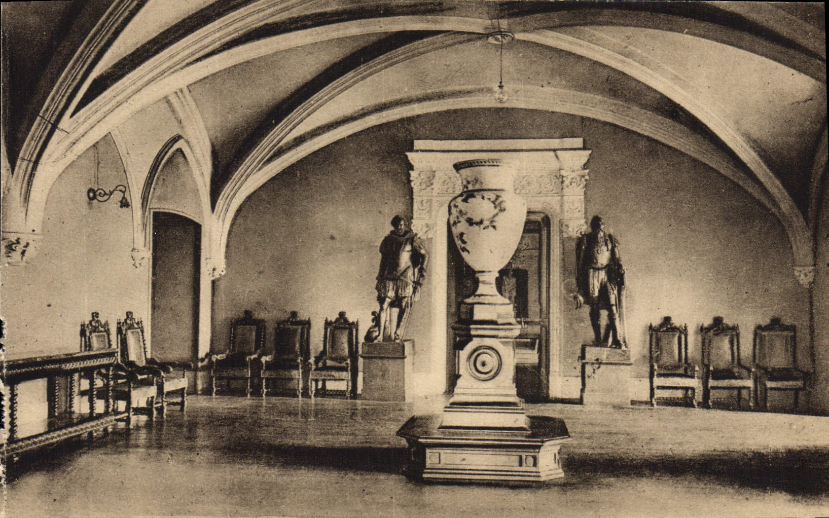 Sitio de Enrique IV del castillo de Pau de la POSTAL de la VENDIMIA de los oficiales del servicio