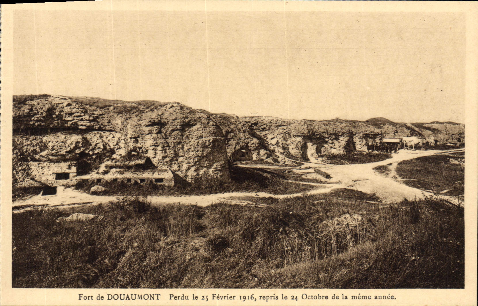 VINTAGE POSTCARD Extremely of Douaumont Militaria