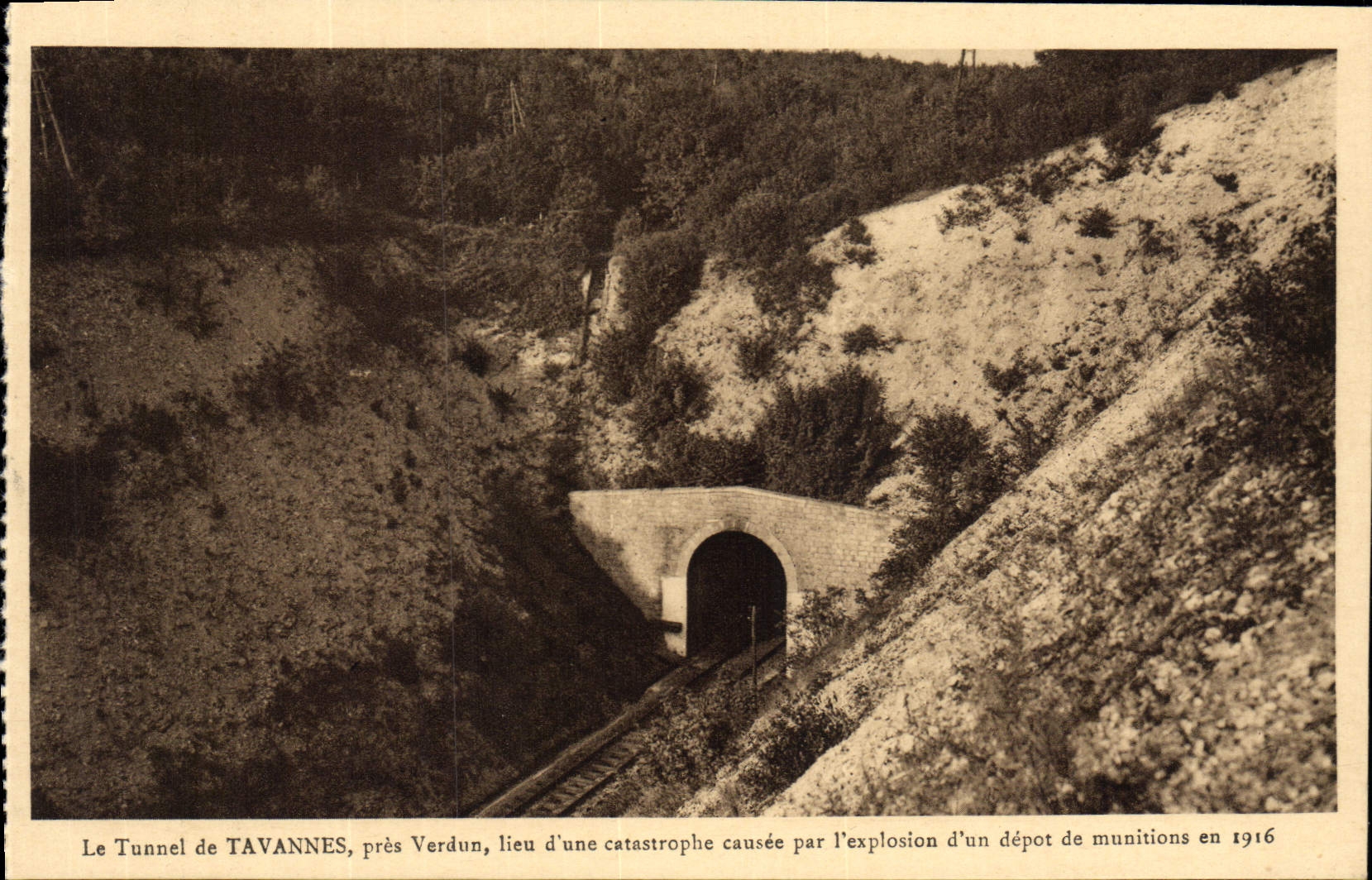 VINTAGE POSTCARD the tunnel of Tavannes close Verdun Militaria