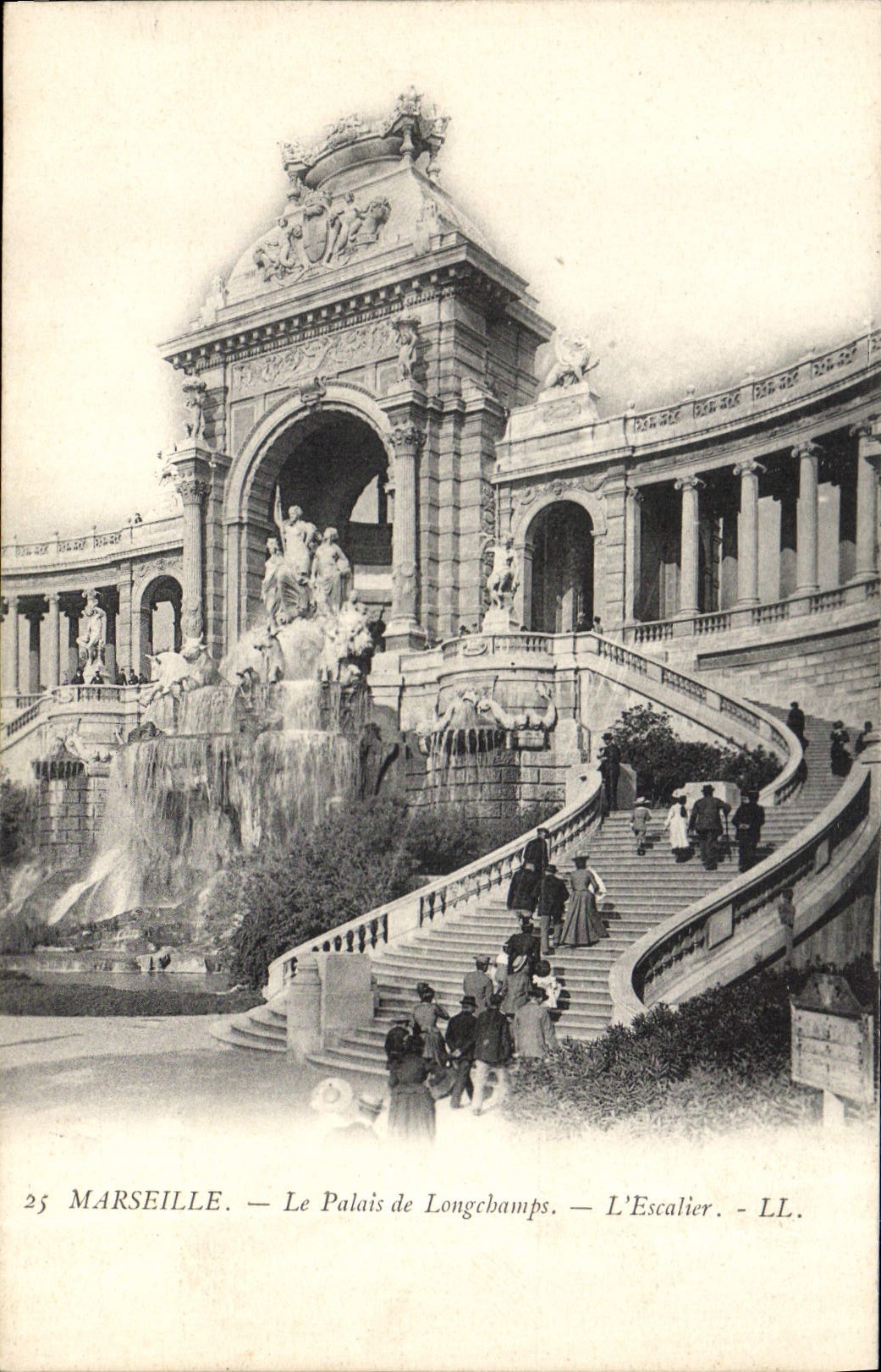 CPA Marseille Le Palais de Longchamps L'escalier