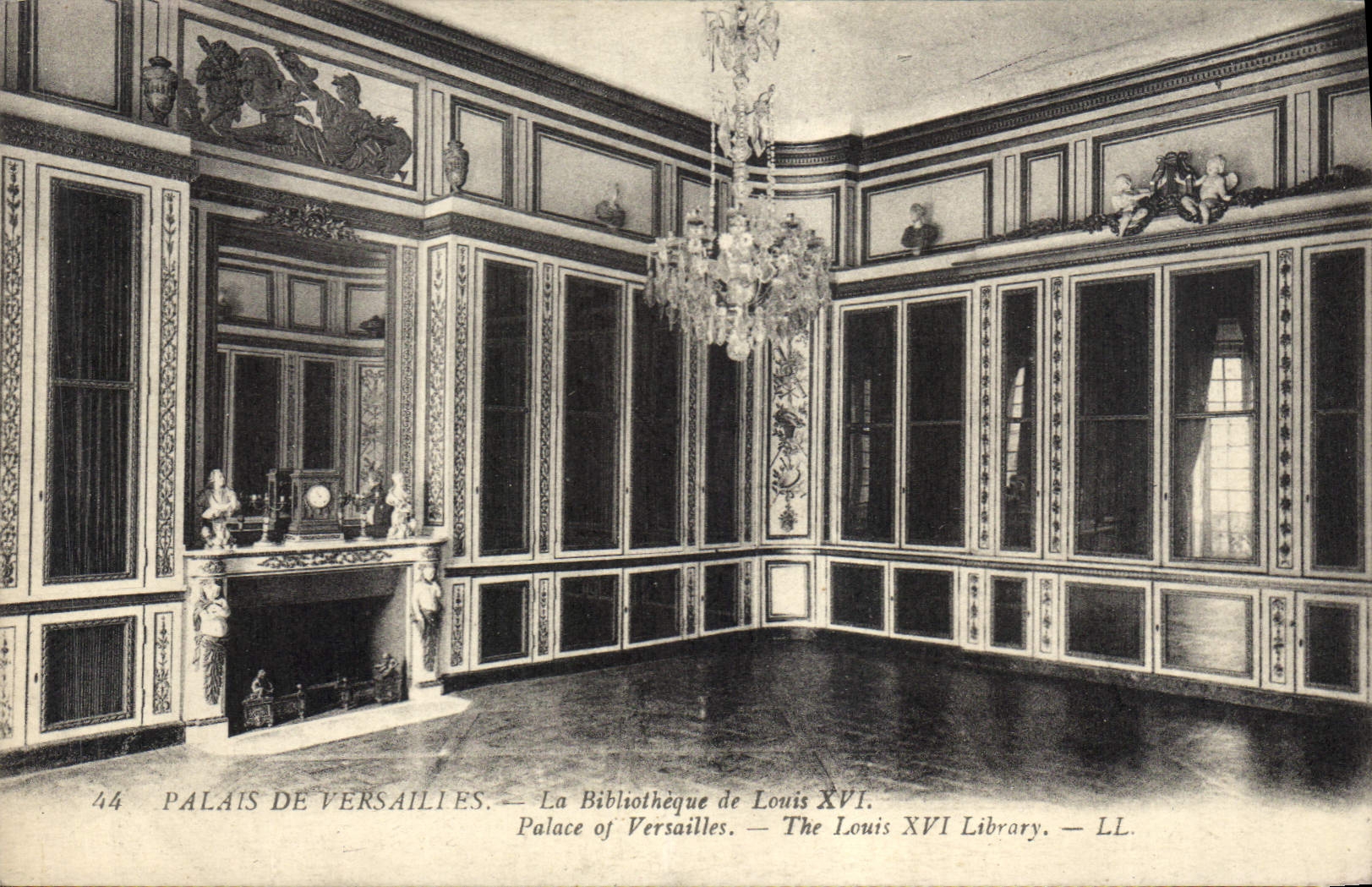 VINTAGE POSTCARD Palate Of Versailles the Library of Louis XVI