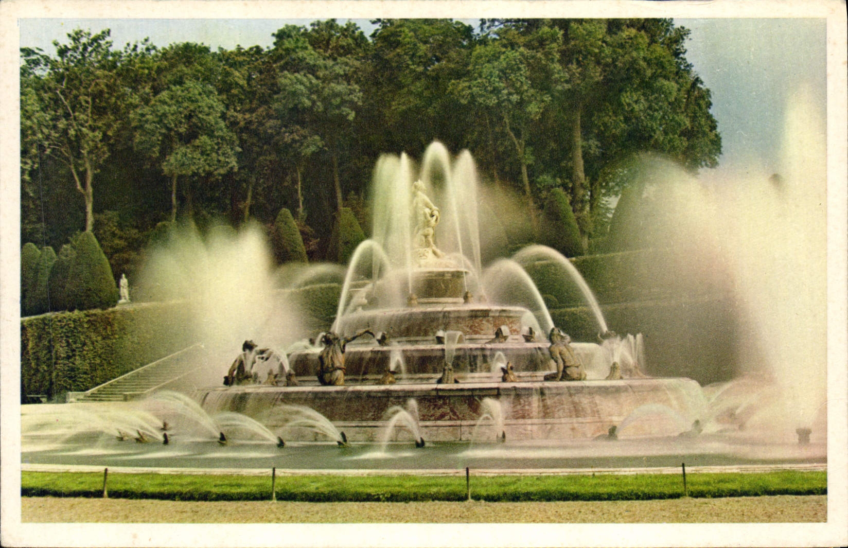 VINTAGE POSTCARD Versailles Park of the Castle of the Basin of Latone