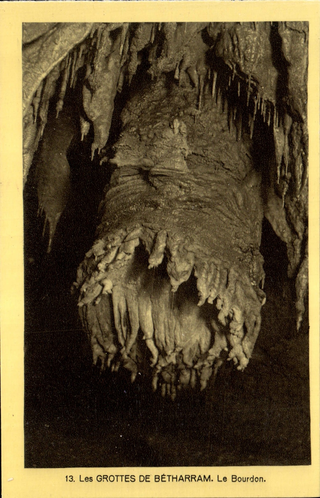 VINTAGE POSTCARD the Caves De Betharram the Bumblebee