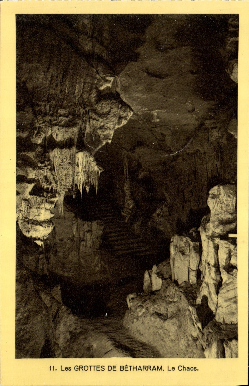 VINTAGE POSTCARD the Caves De Betharram Chaos