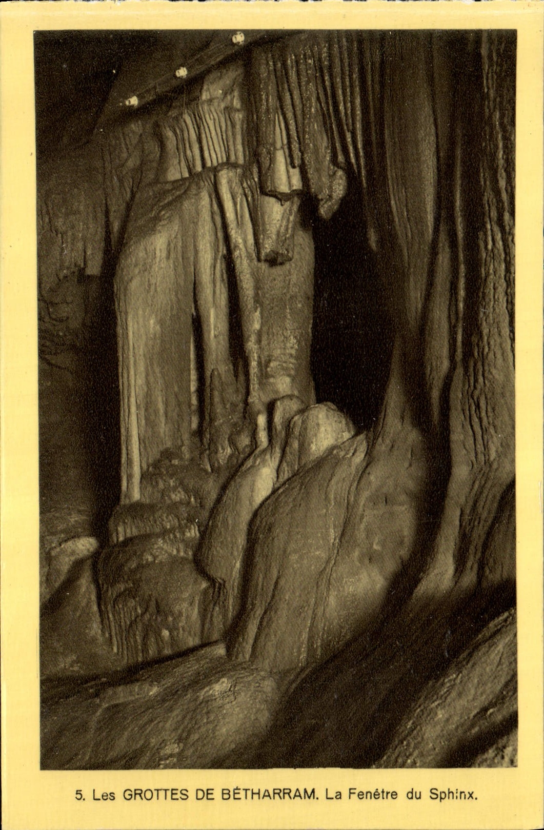 VINTAGE POSTCARD the Caves De Betharram the Window of the Sphinx