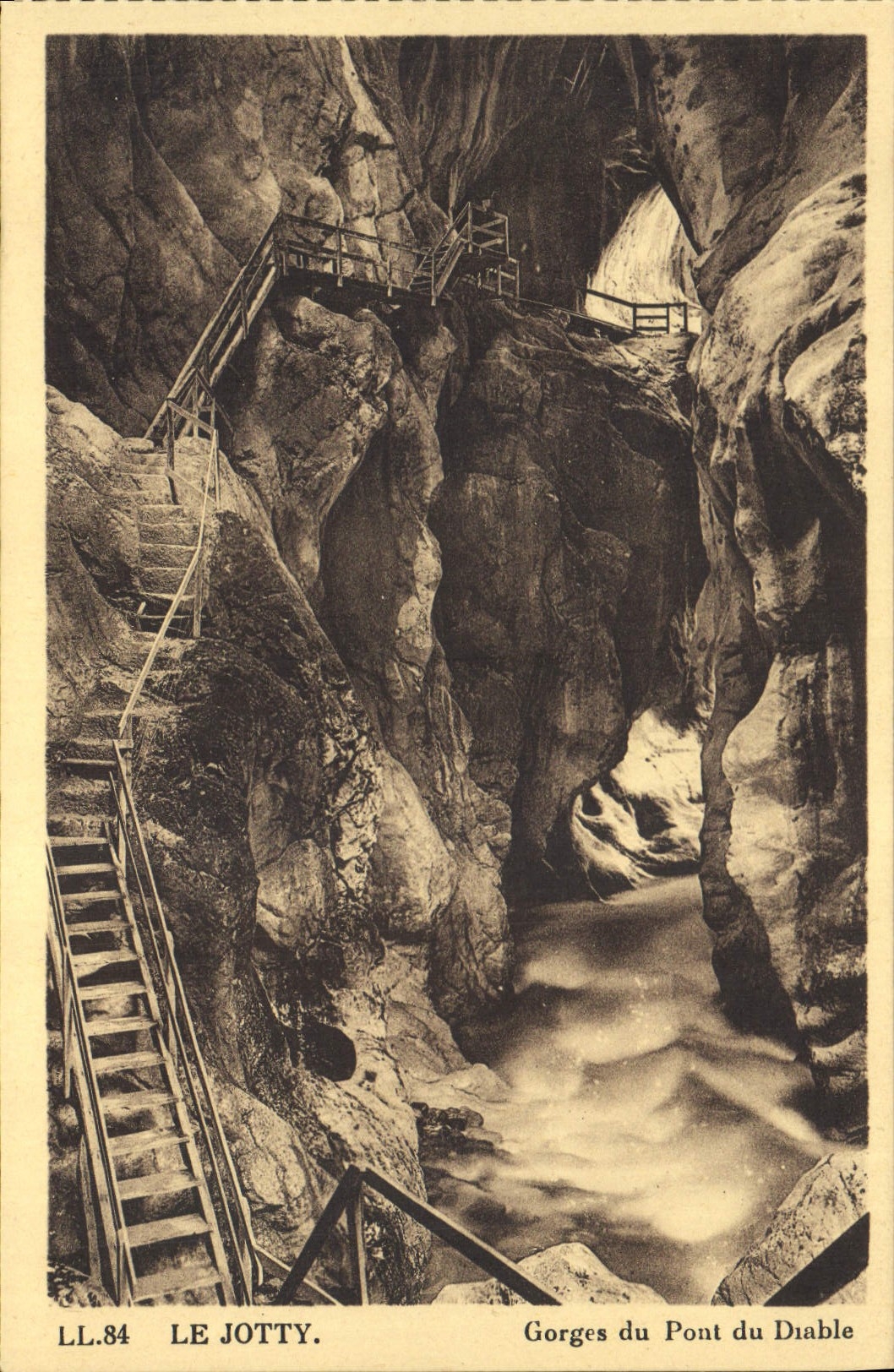 VINTAGE POSTCARD Jotty Falls of the bridge of the devil