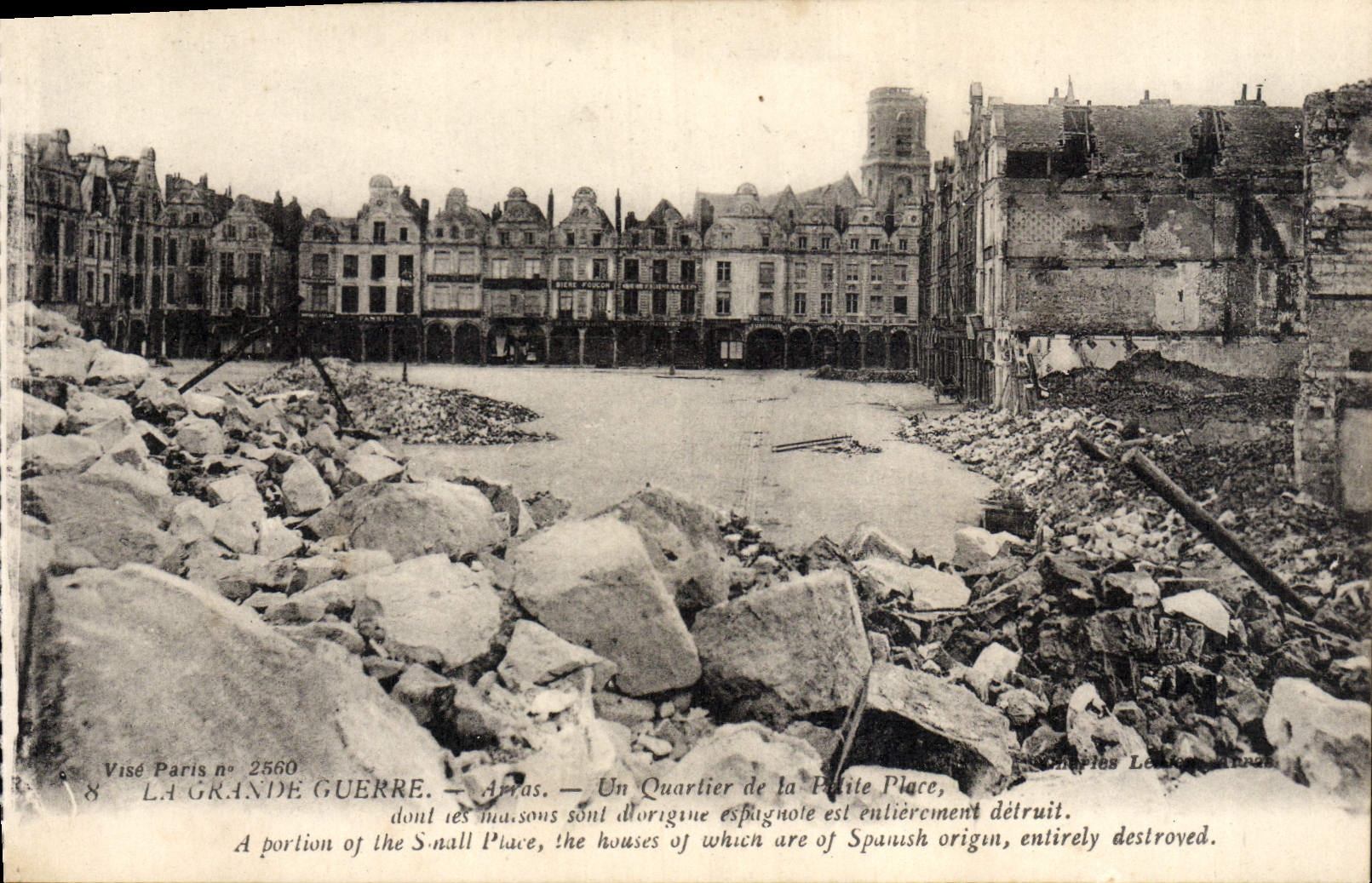CPA Arras Un quartier de la petite place Militaria